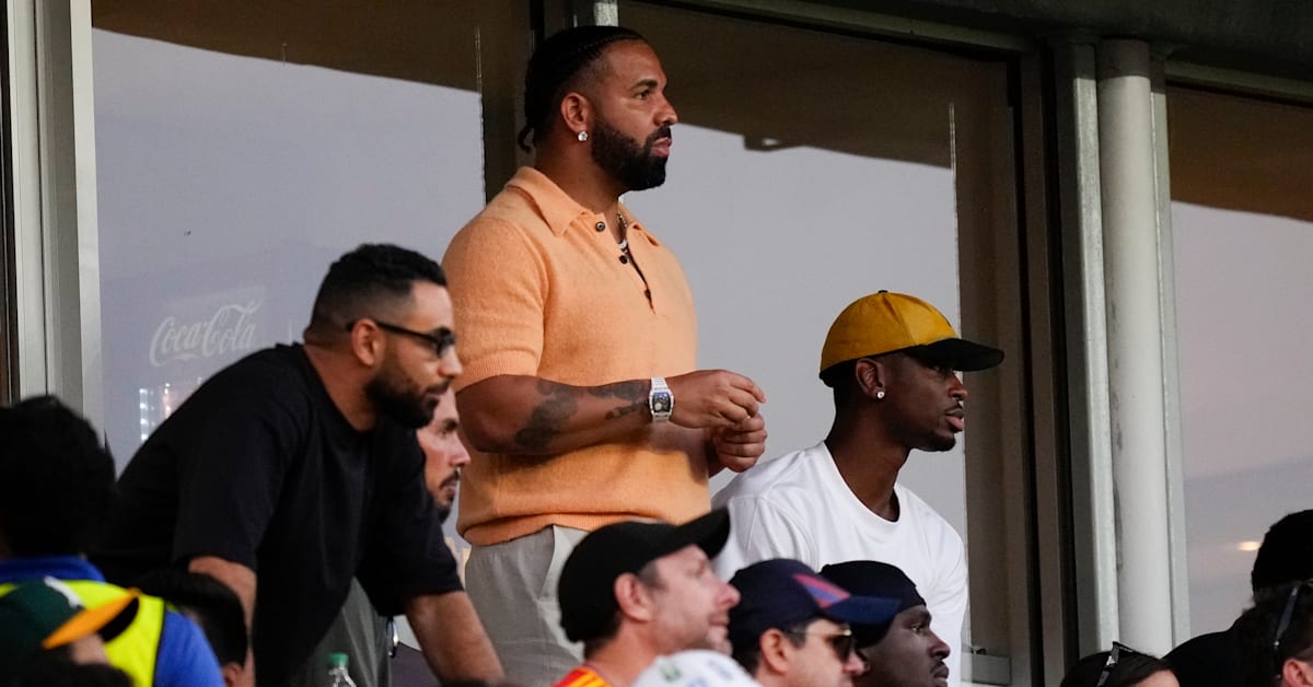 Drake Gives Away $500,000, Brand New G-Wagon At 'Strong Women, Stronger Drinks' Event