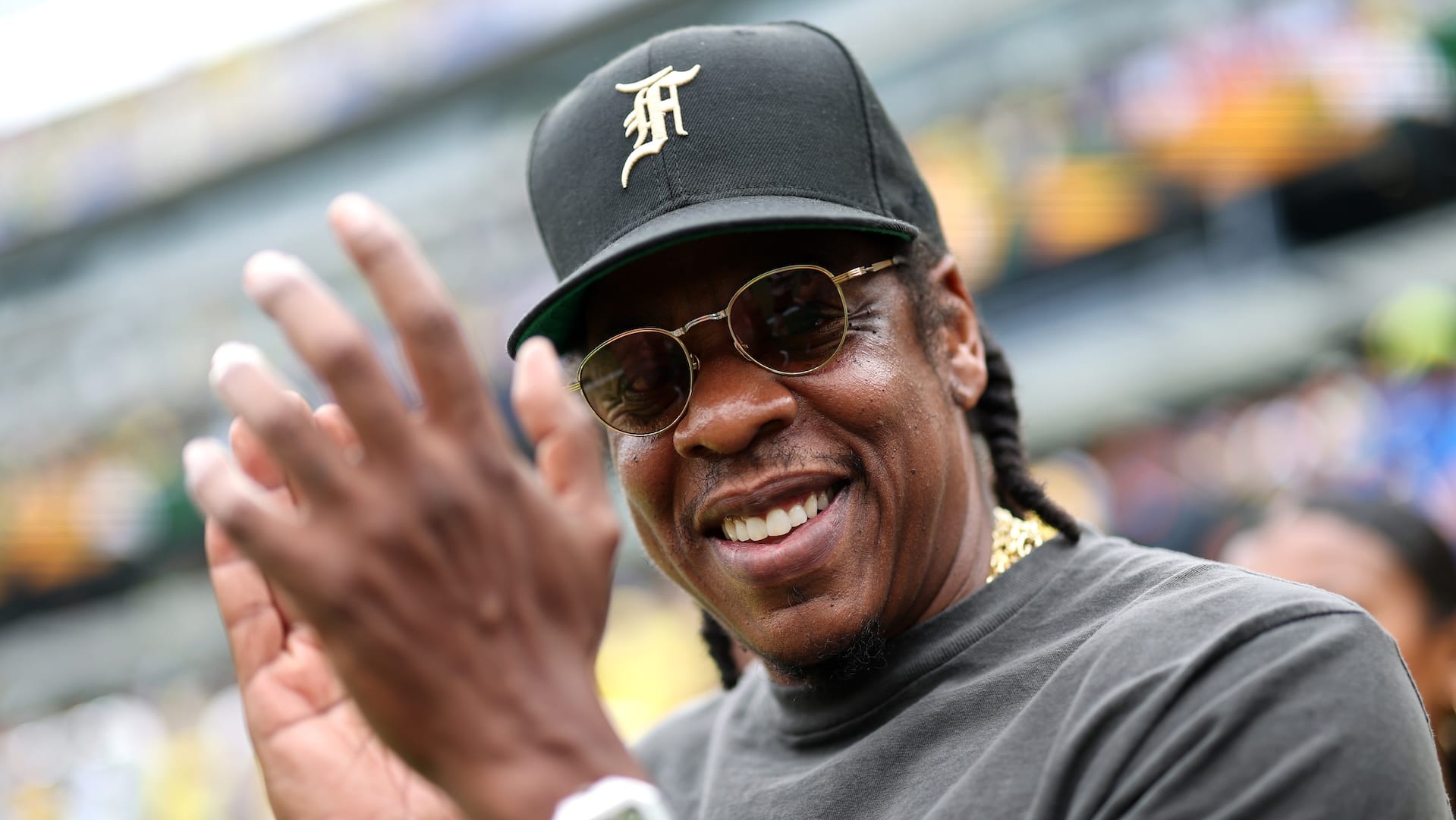 Jay-Z Jokingly Tries to Run Off With AP Watch at Fanatics Fest