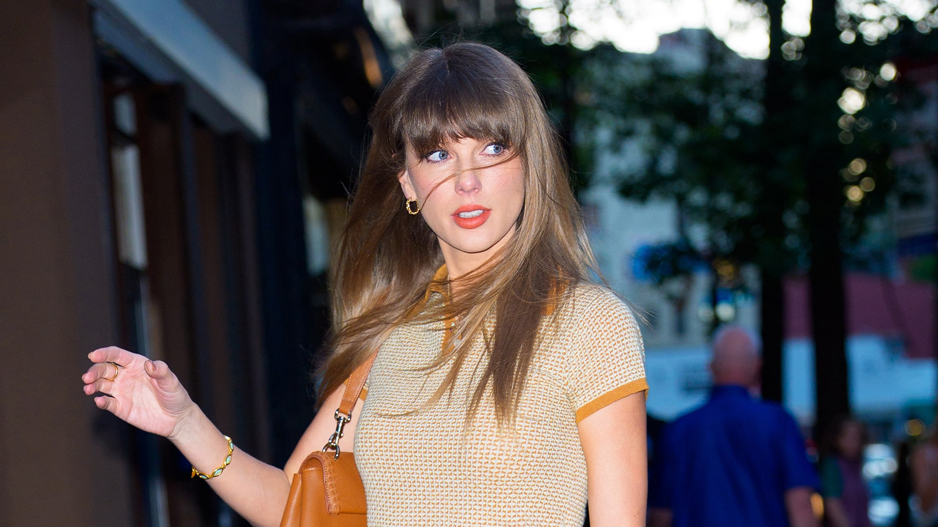 Taylor Swift Donates $50,000 to Help Mother Hit in Car Accident