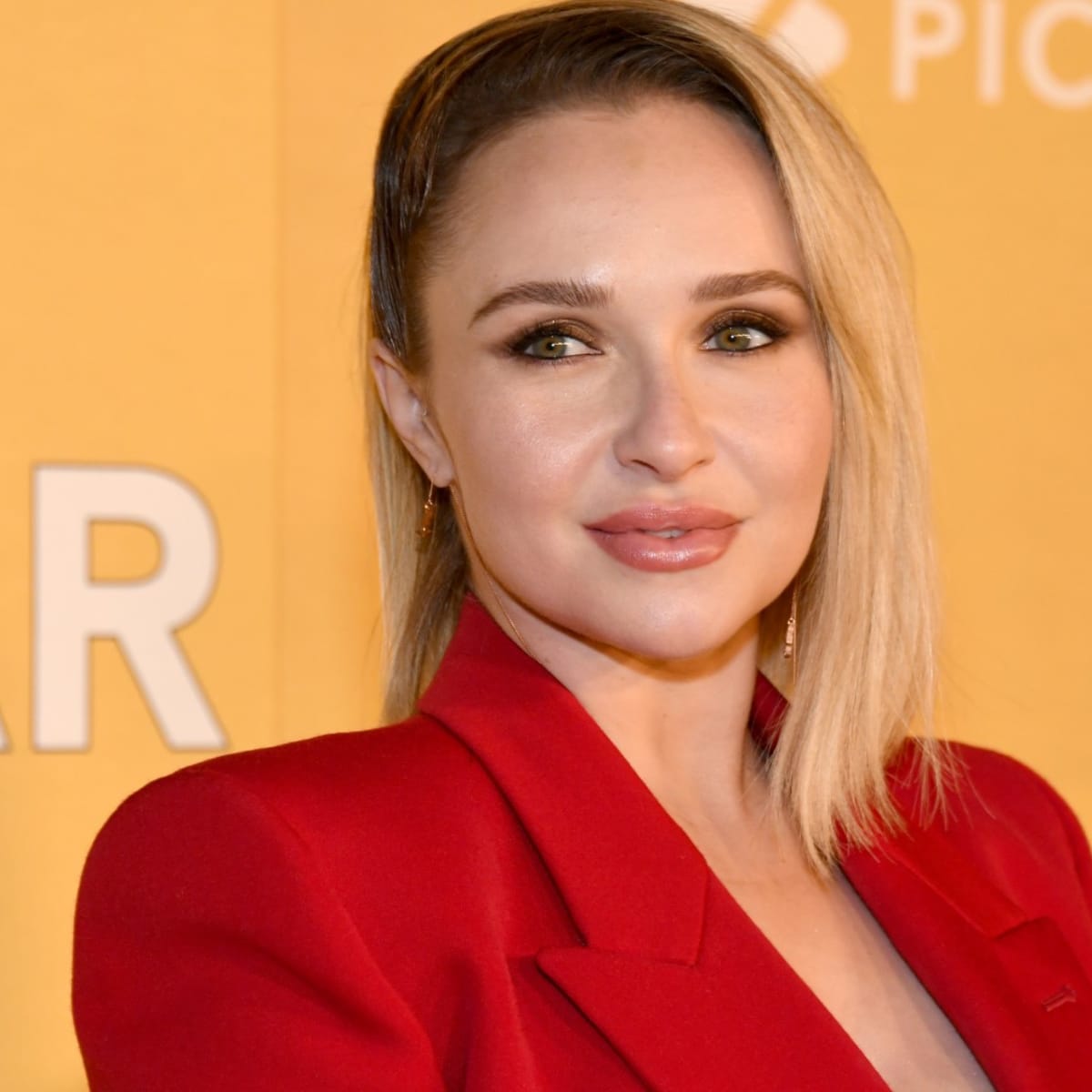 hayden panettiere smoking cigarettes indestructible Hayden Panettiere Source | Photo