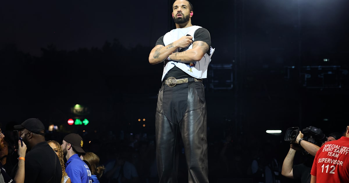 Drake Shocks Fans by Announcing He's Dropping 3 New Projects Tonight ...