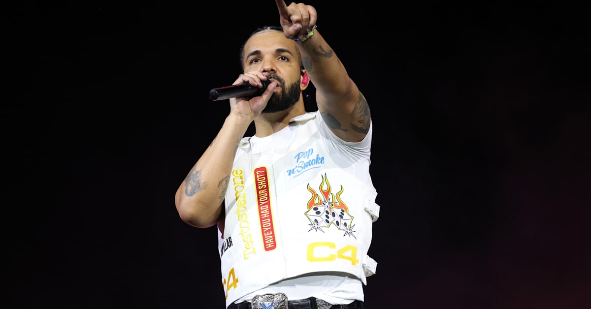 Drake Tells Crowd 'Sh*t Might Get a Little Different' Before Putting on ...