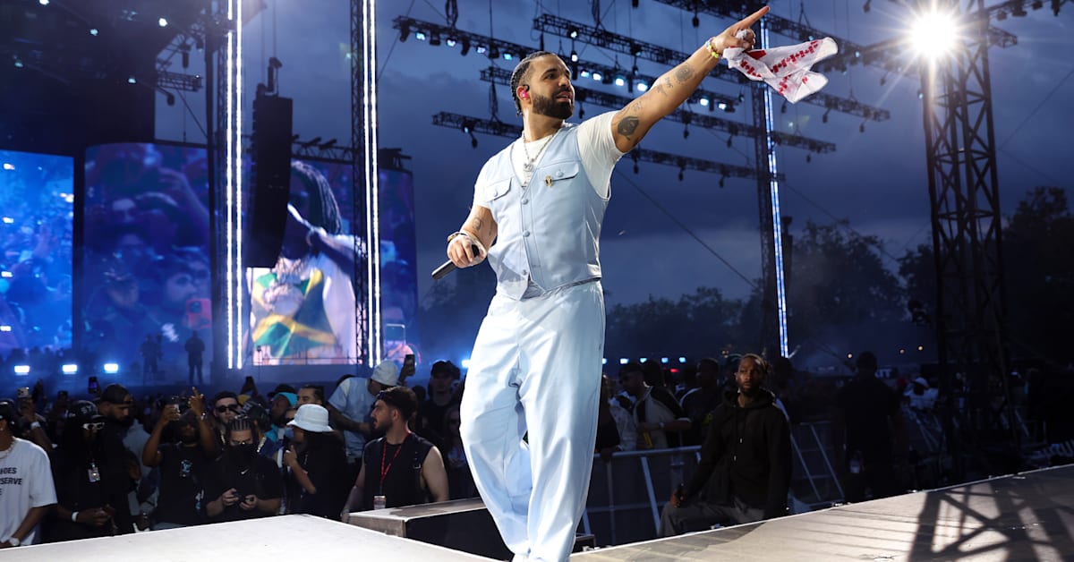 Drake Celebrates 15 No. 1 Albums, 14 No. 1 Songs: 'Back Broke From ...