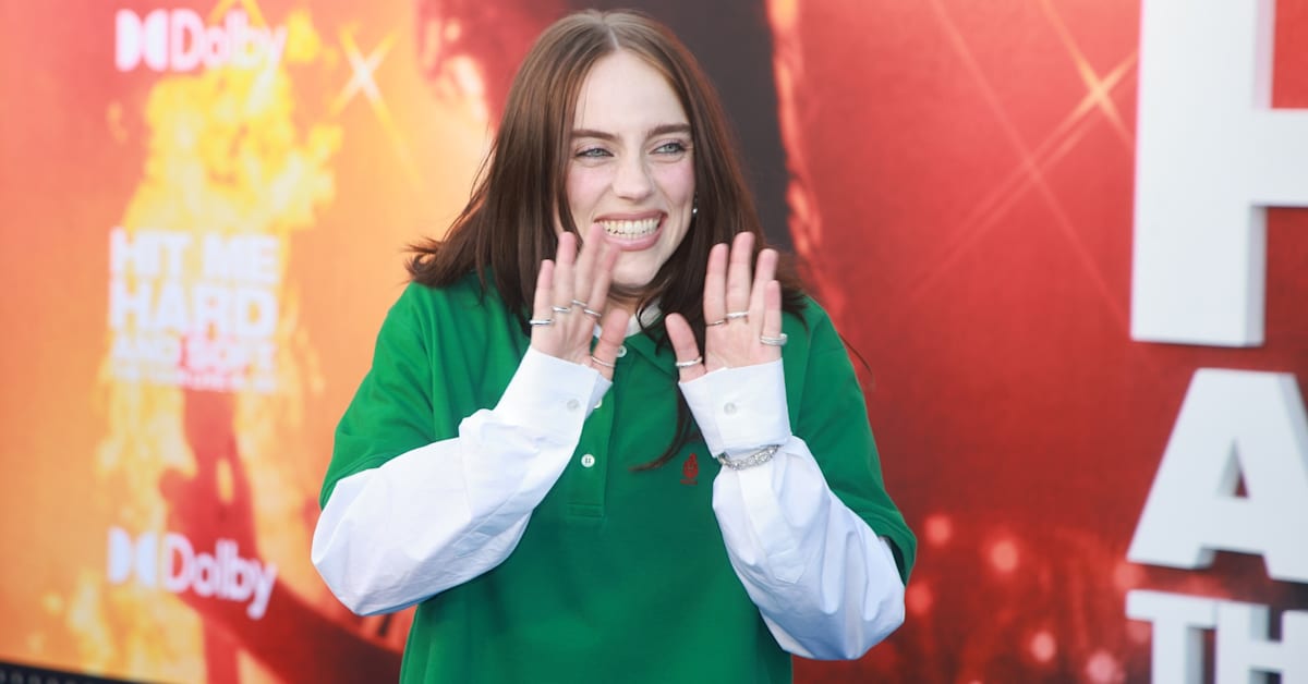 Billie Eilish Goes Indie, Shows off New Strawberry Blonde Bob Online