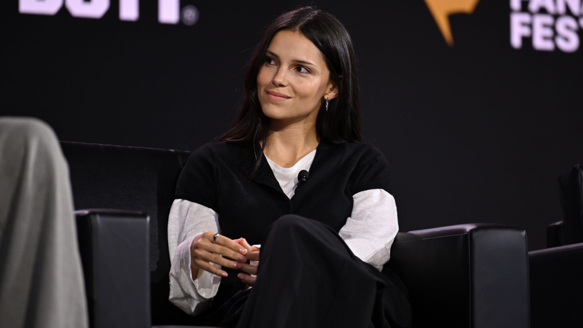 'Obsession' Star Inde Navarrette Reunites with 'Call of Duty' Fans and a $1,000 MW2 Treasure