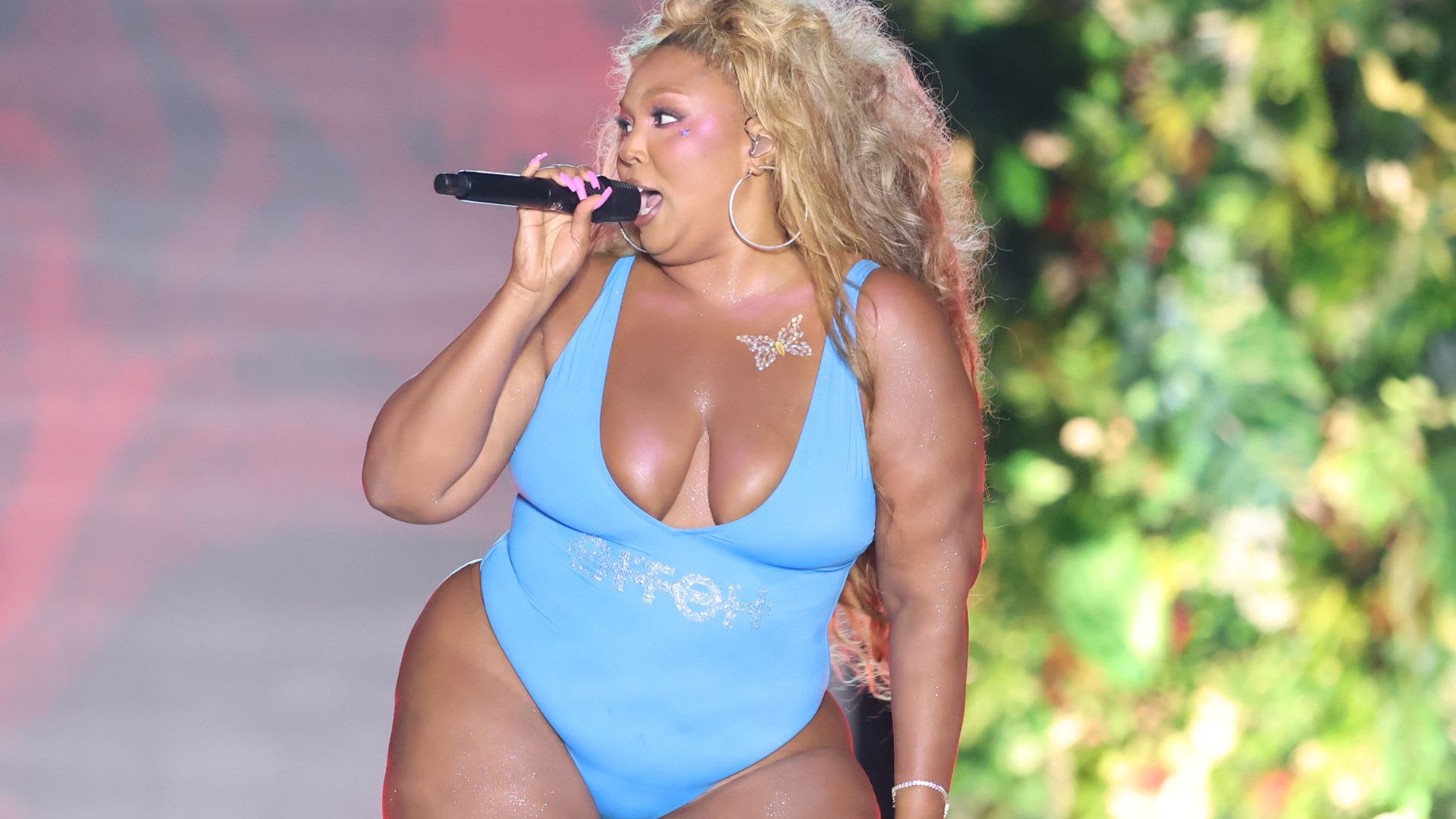 Lizzo’s Sports Illustrated Swimsuit Debut Redefines the 2026 Cover Girl