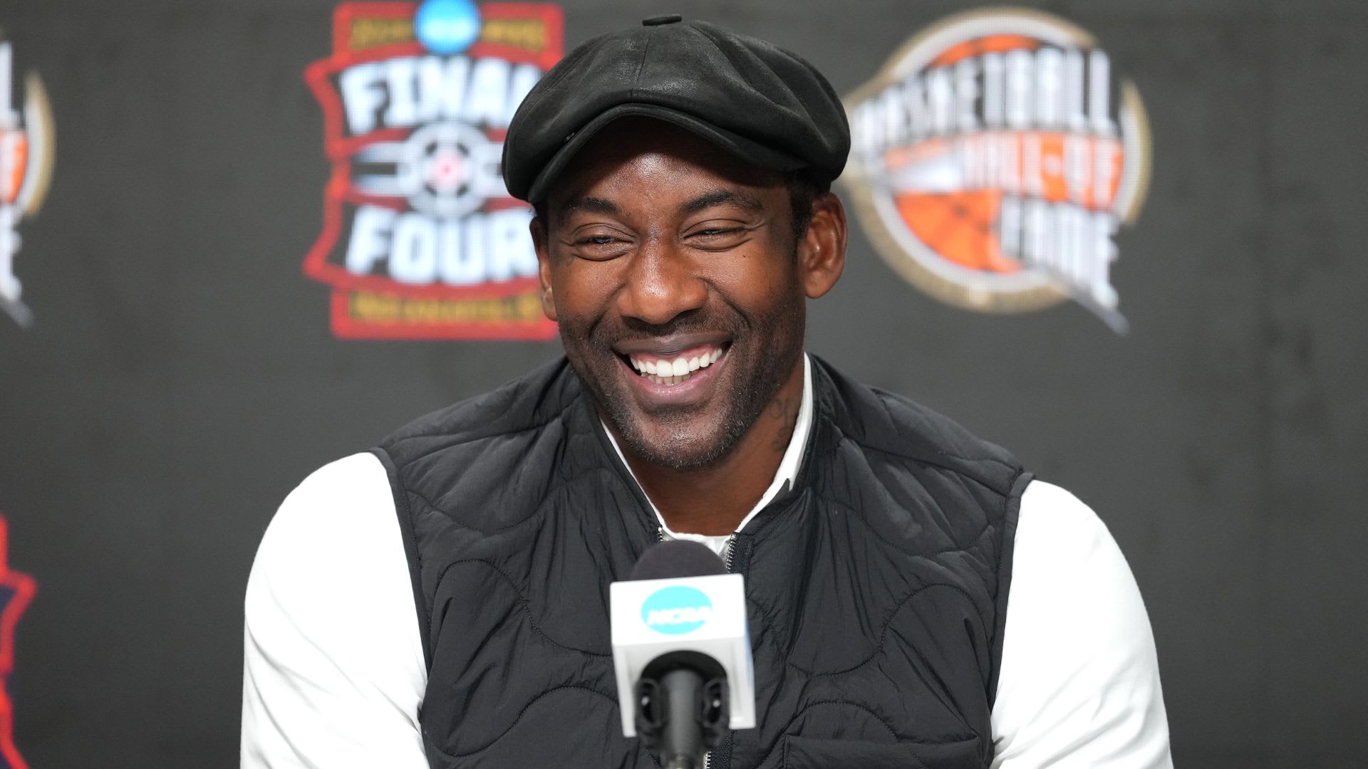 Amar’e Stoudemire Enters Hall of Fame 24 Years After Making It His No. 1 Goal