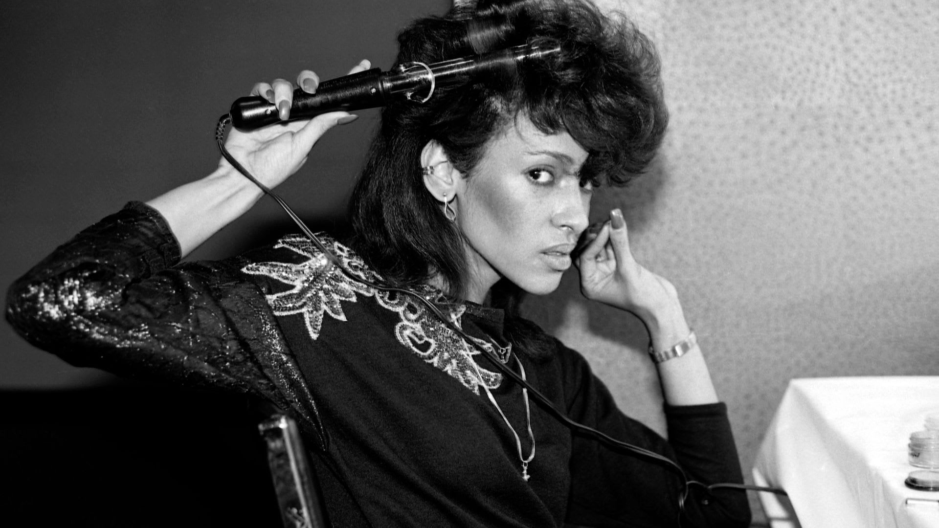Bunny DeBarge Turns Temptation into R&B Fire on New Single, ‘Wishing’