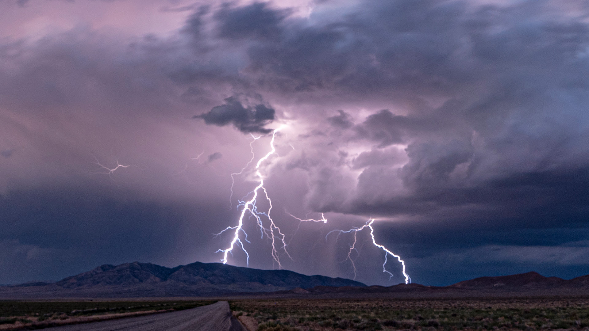Man Captures Exact Moment He Was Struck in Arm by Lightning, Says He’s ‘Blessed’ to Have Survived