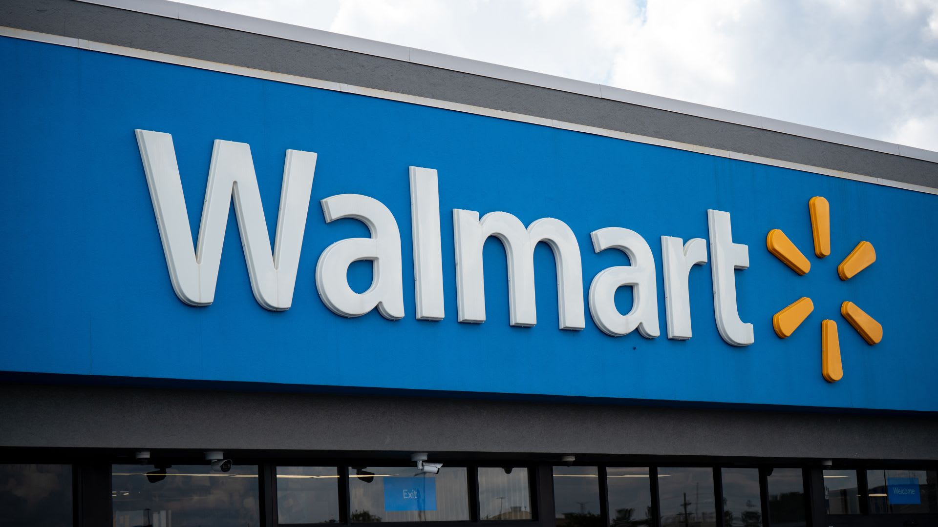 TikTok Comedian Damon Darling Got a Lifetime Ban From Walmart