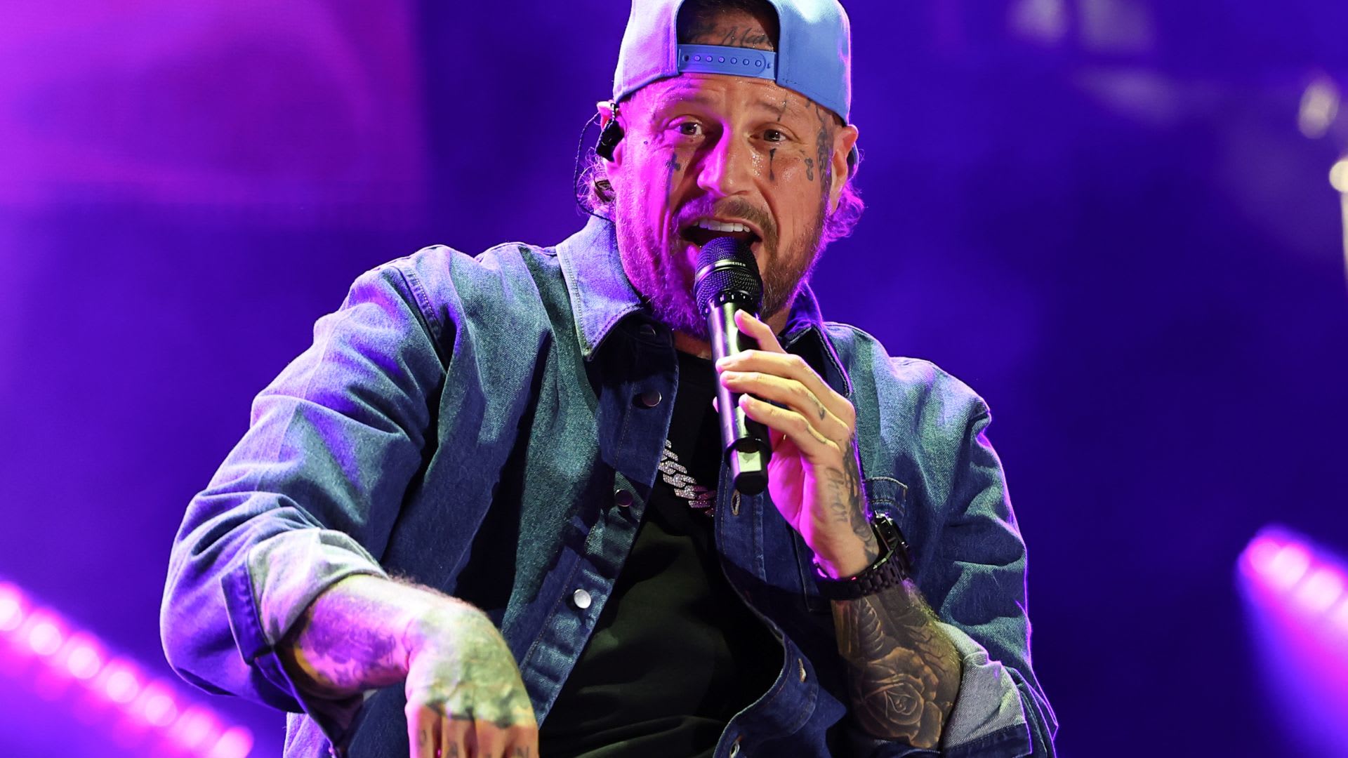 Jelly Roll Reveals He’s Lost 300 Pounds During ‘Jimmy Kimmel’ Guest-Hosting Gig