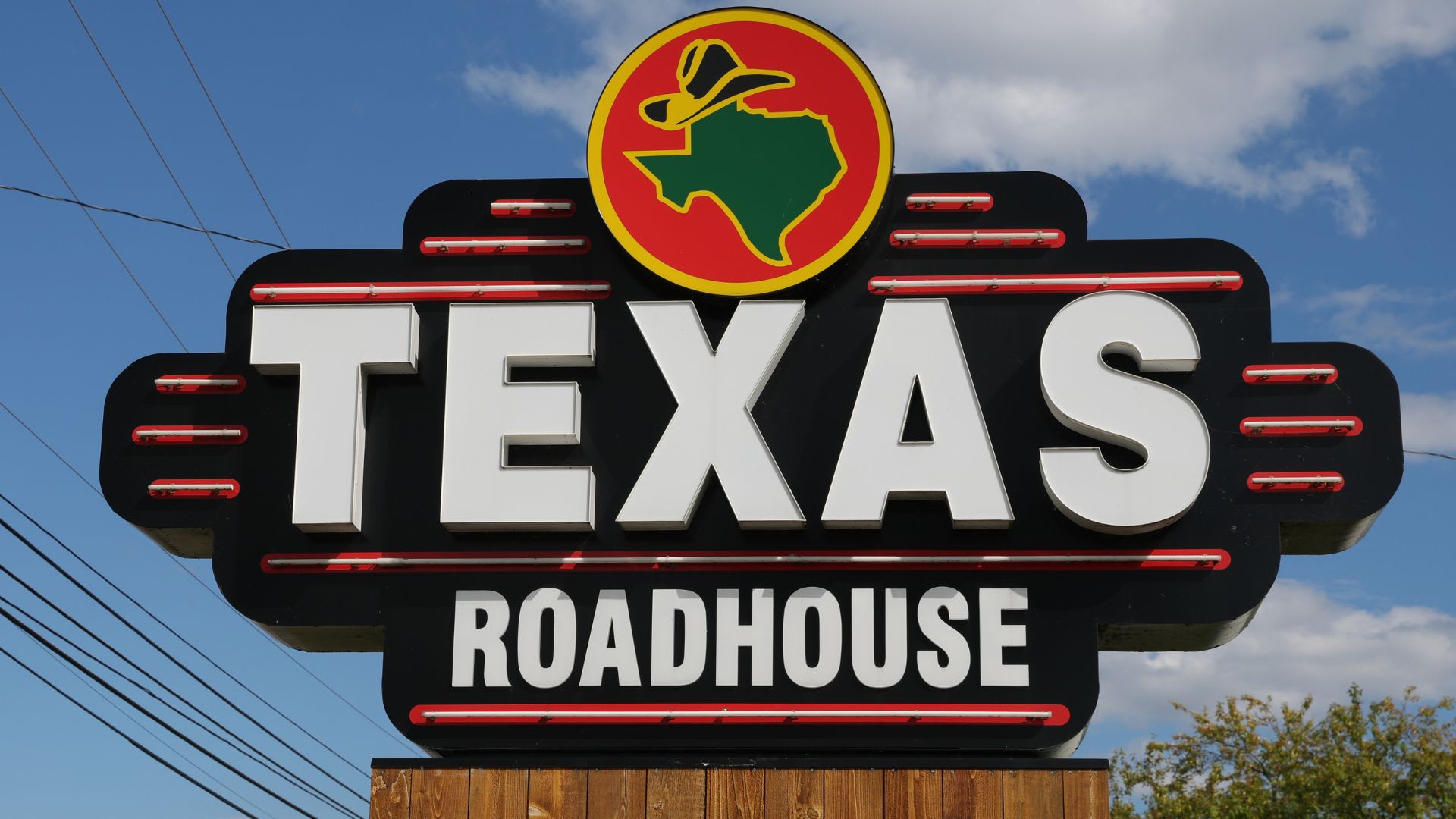Texas Roadhouse Faces Boycott Calls Over Viral Food-Tampering Claims [UPDATE]