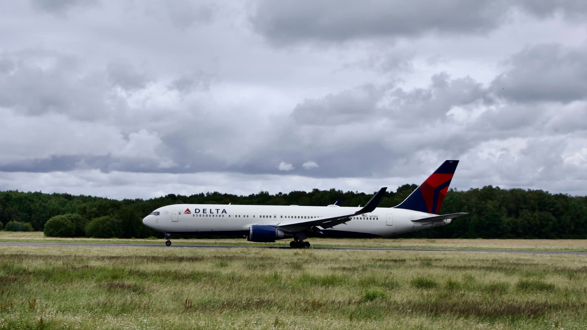 Delta Air Lines Plane Hit by Fireworks on Fourth of July