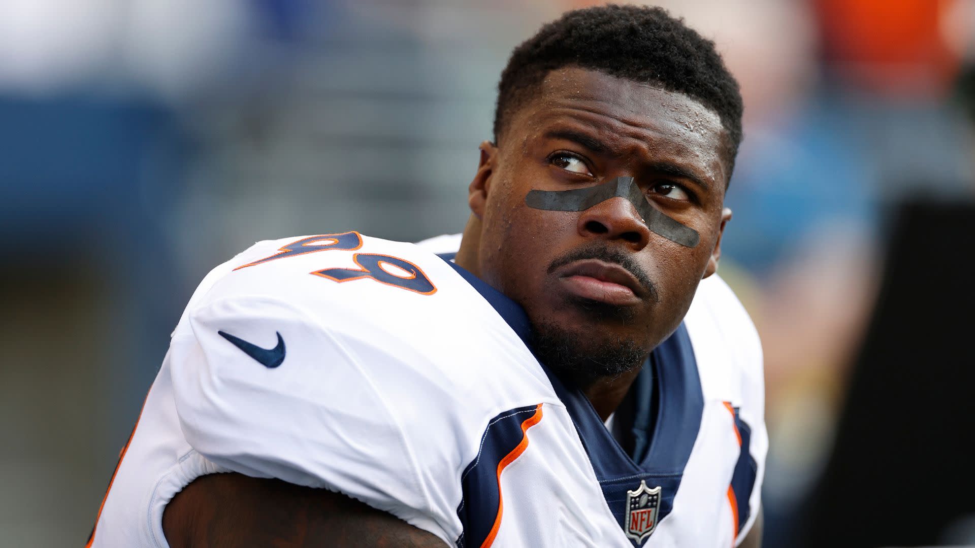 Former NFL Star DeShawn Williams Sues Contractor Over Stolen Memorabilia