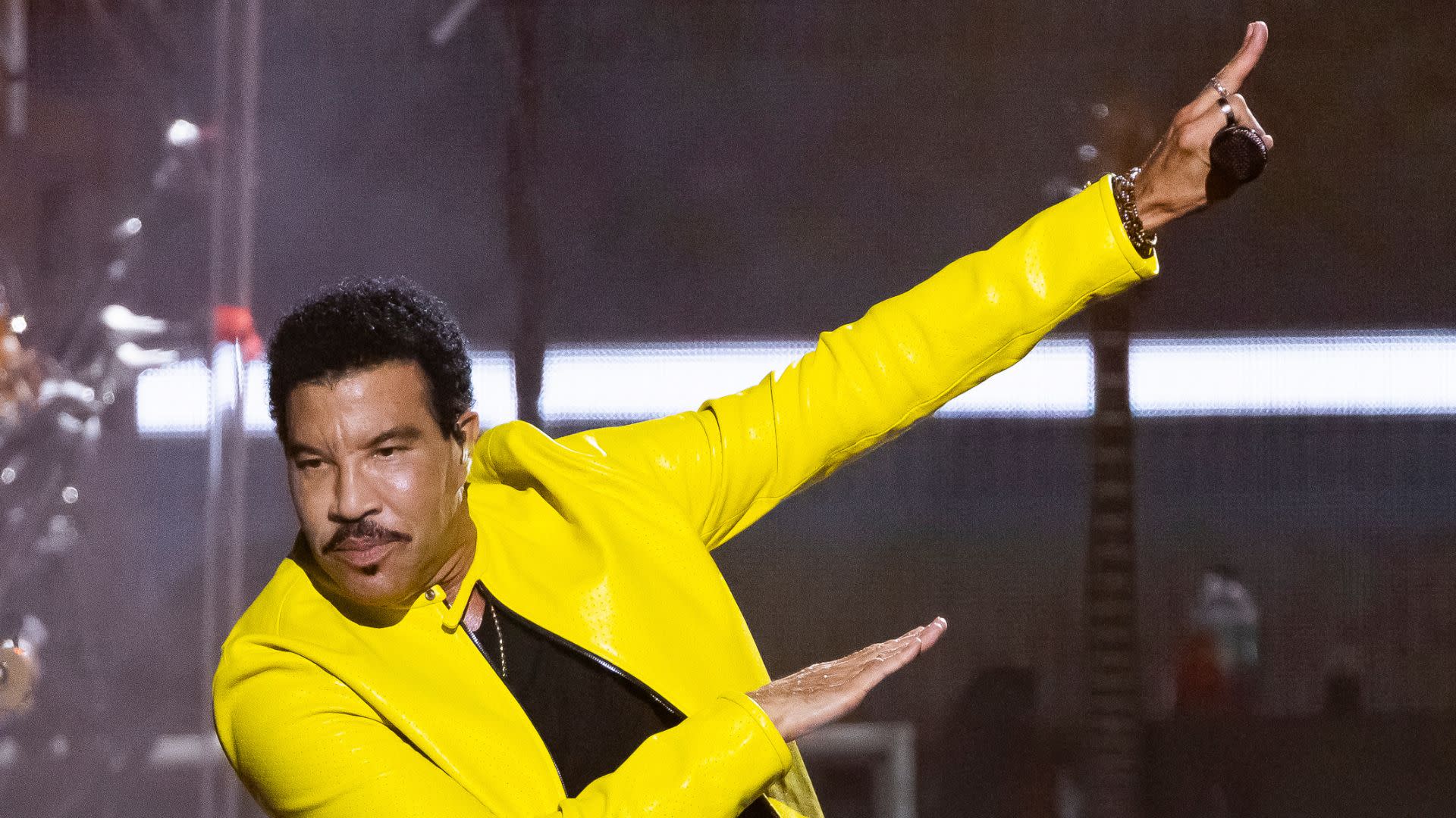 Lionel Richie Returns to the Stage with a Message: 'I'm Grateful'