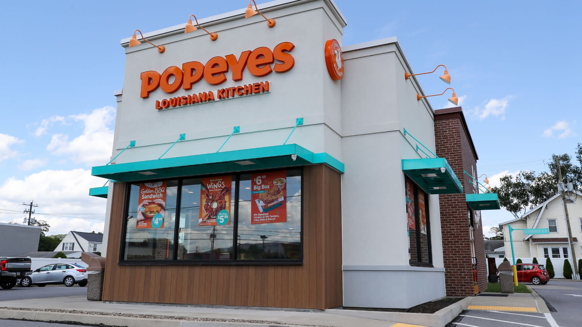 Popeyes Review by Australian Comic Visiting for the World Cup Goes Viral