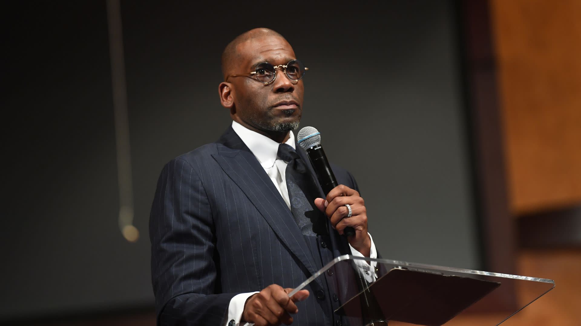 Woman Claims Pastor Jamal Bryant is an Absentee Father