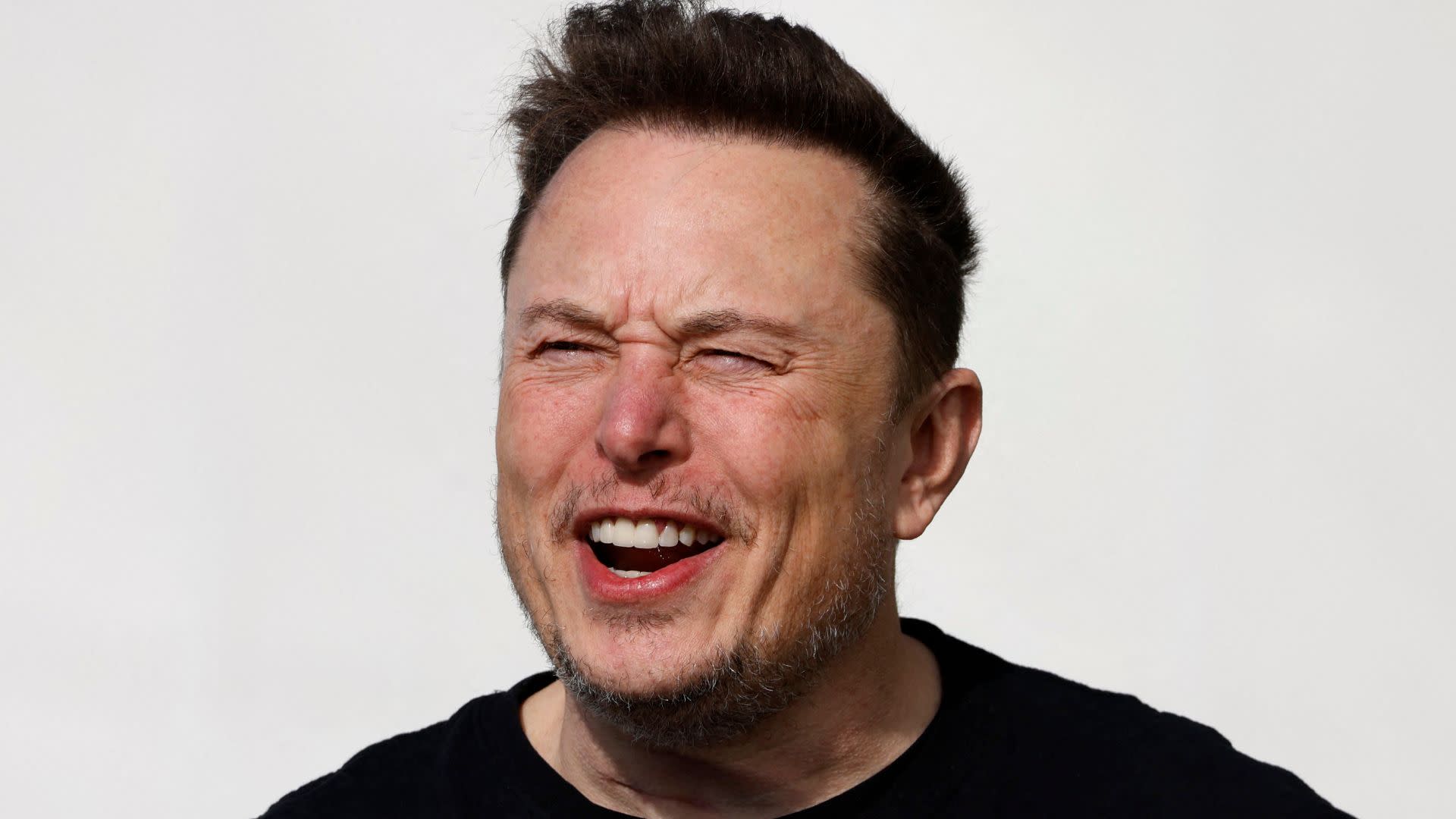 Elon Musk is No Longer a Trillionaire as SpaceX Stock Crash Causes Him to Lose $130B