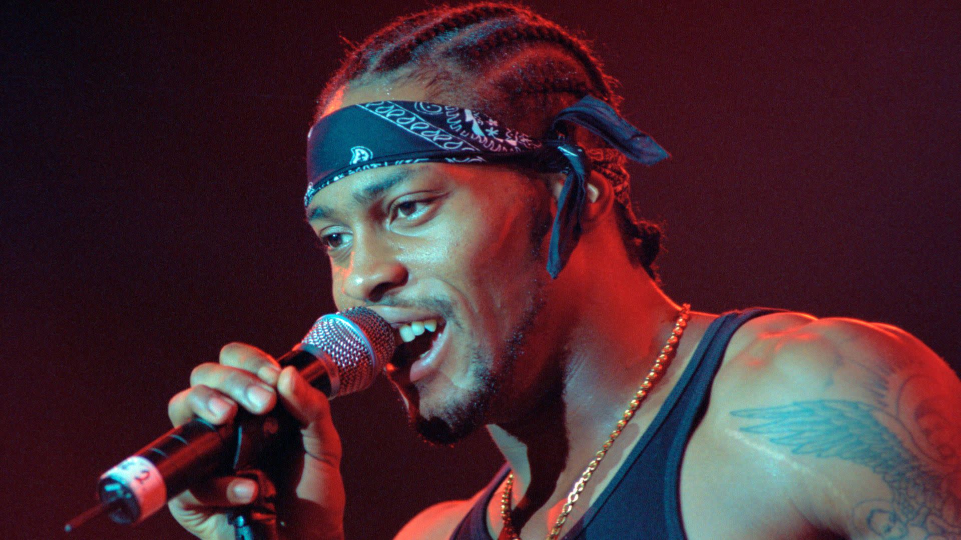 D'Angelo's Eldest Brother and Youngest Son Accept Award on His Behalf