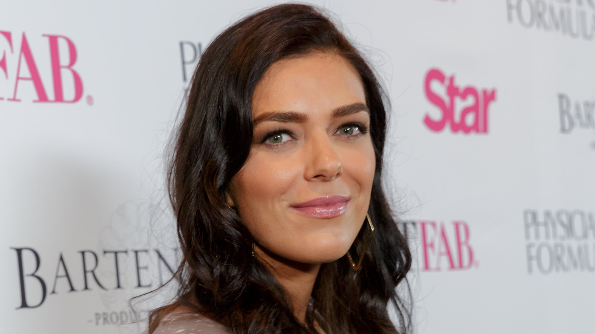 Adrianne Curry Says Victoria’s Secret Has ‘No Standards,’ Blasts Kylie Jenner and Alex Consani
