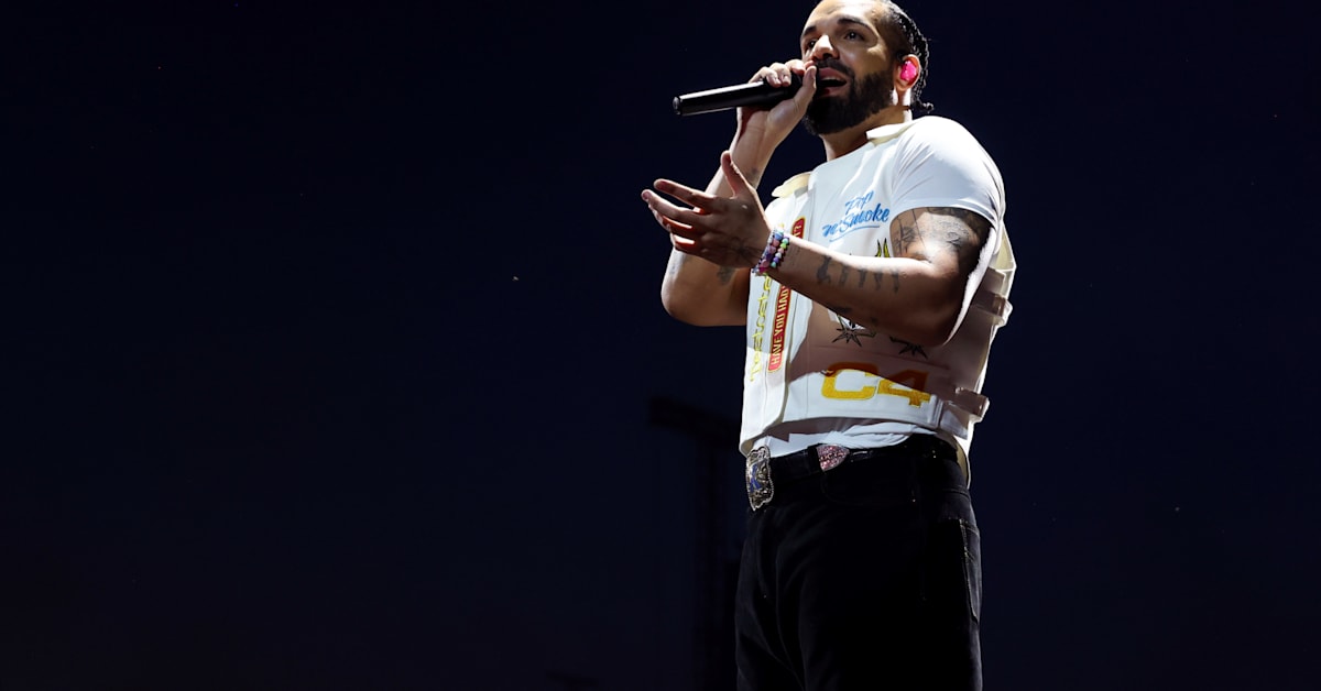 Drake Tells Crowd 'I Can't Say That I Don't Agree' Amid Fans' 'F*ck ...