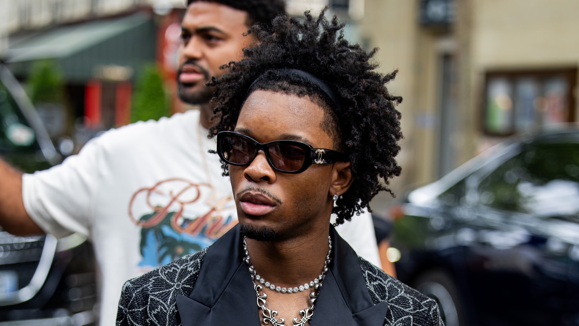 PARIS, FRANCE - JUNE 26: d4vd is seen wearing black white blazer outside Amiri during the Menswear Spring/Summer 2026 shows as part of Paris Fashion Week on June 26, 2025 in Paris, France. 