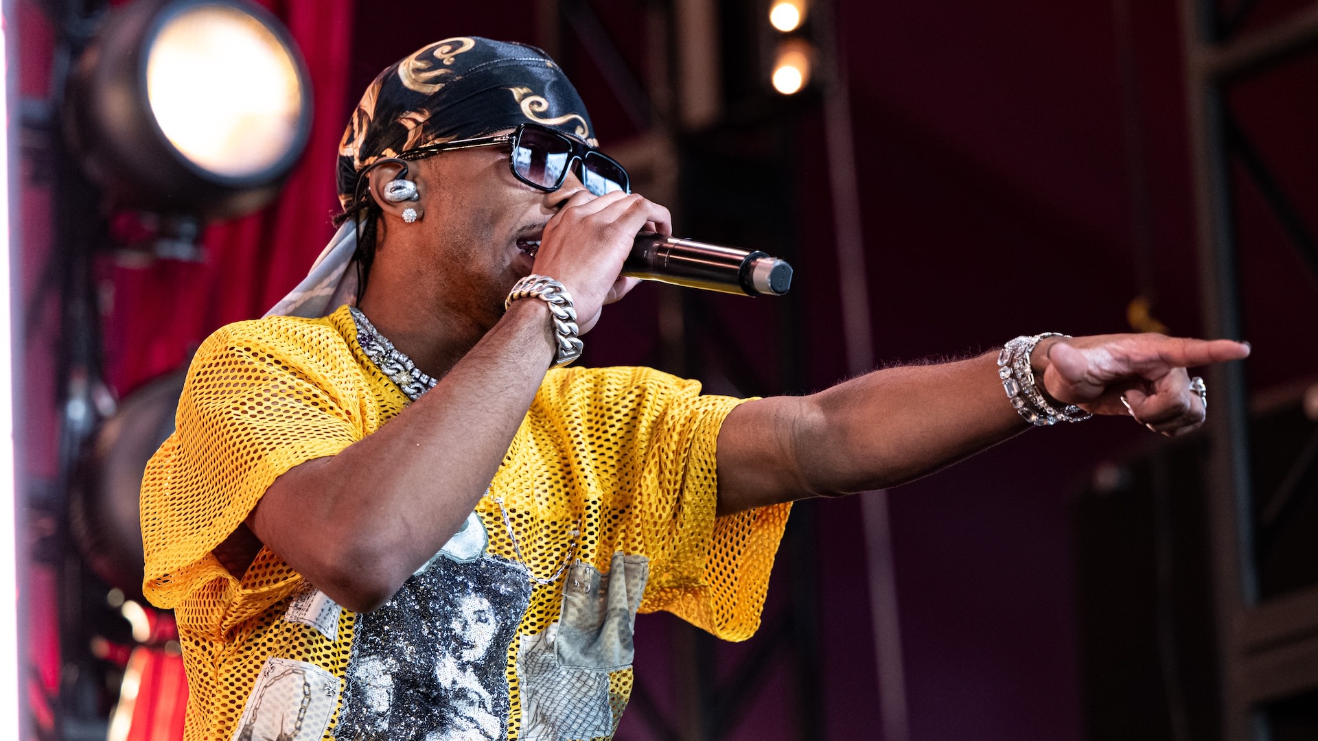 INDIO, CALIFORNIA - APRIL 18: (FOR EDITORIAL USE ONLY) Singer D4vd performs onstage during Day 1 of Coachella Valley Music and Arts Festival on April 18, 2025 in Indio, California.