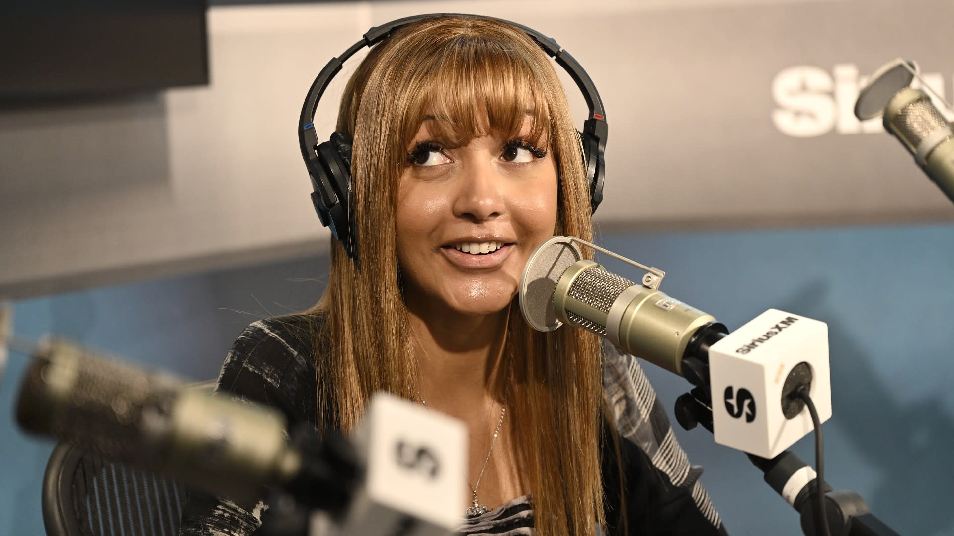 PinkPantheress visits SiriusXM Studios on July 29, 2025 in New York City. 