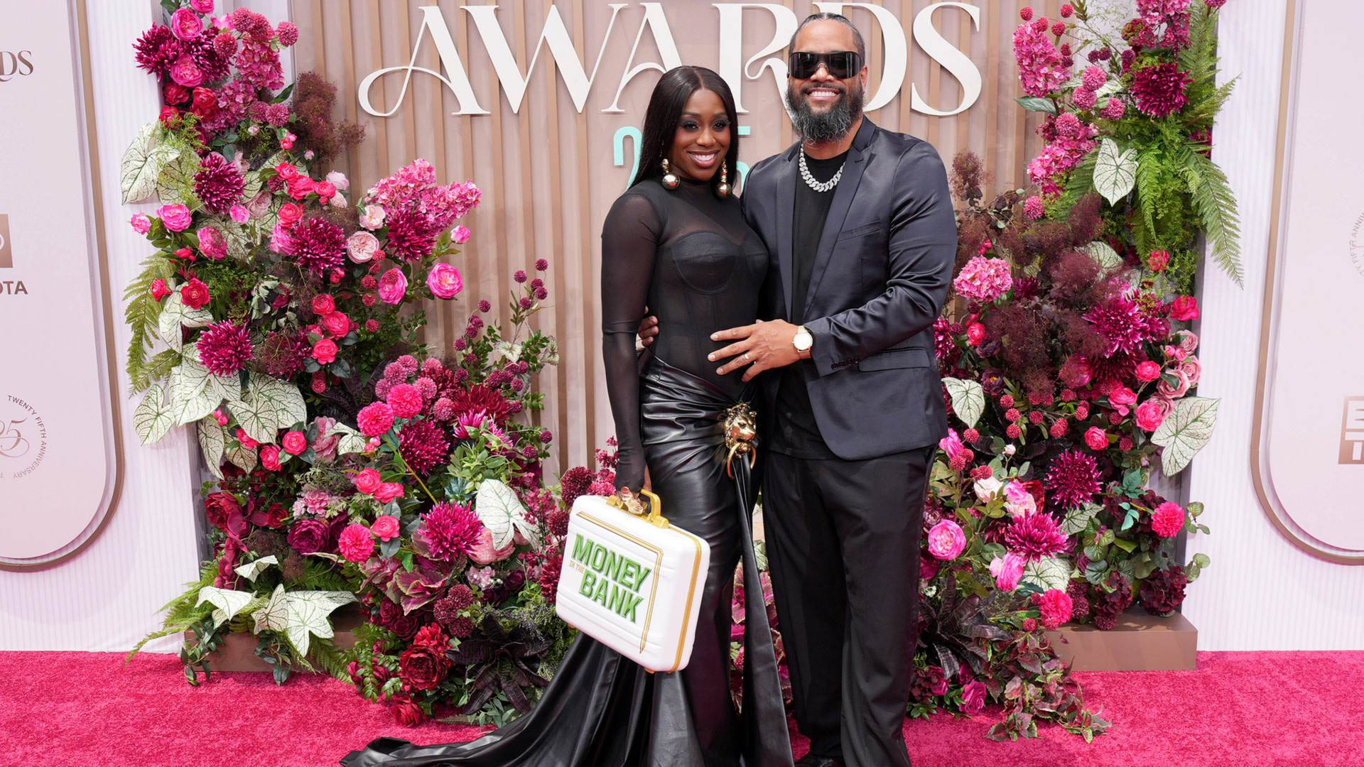 WWE Stars Naomi and Jimmy Uso Reveal the Gender of T…