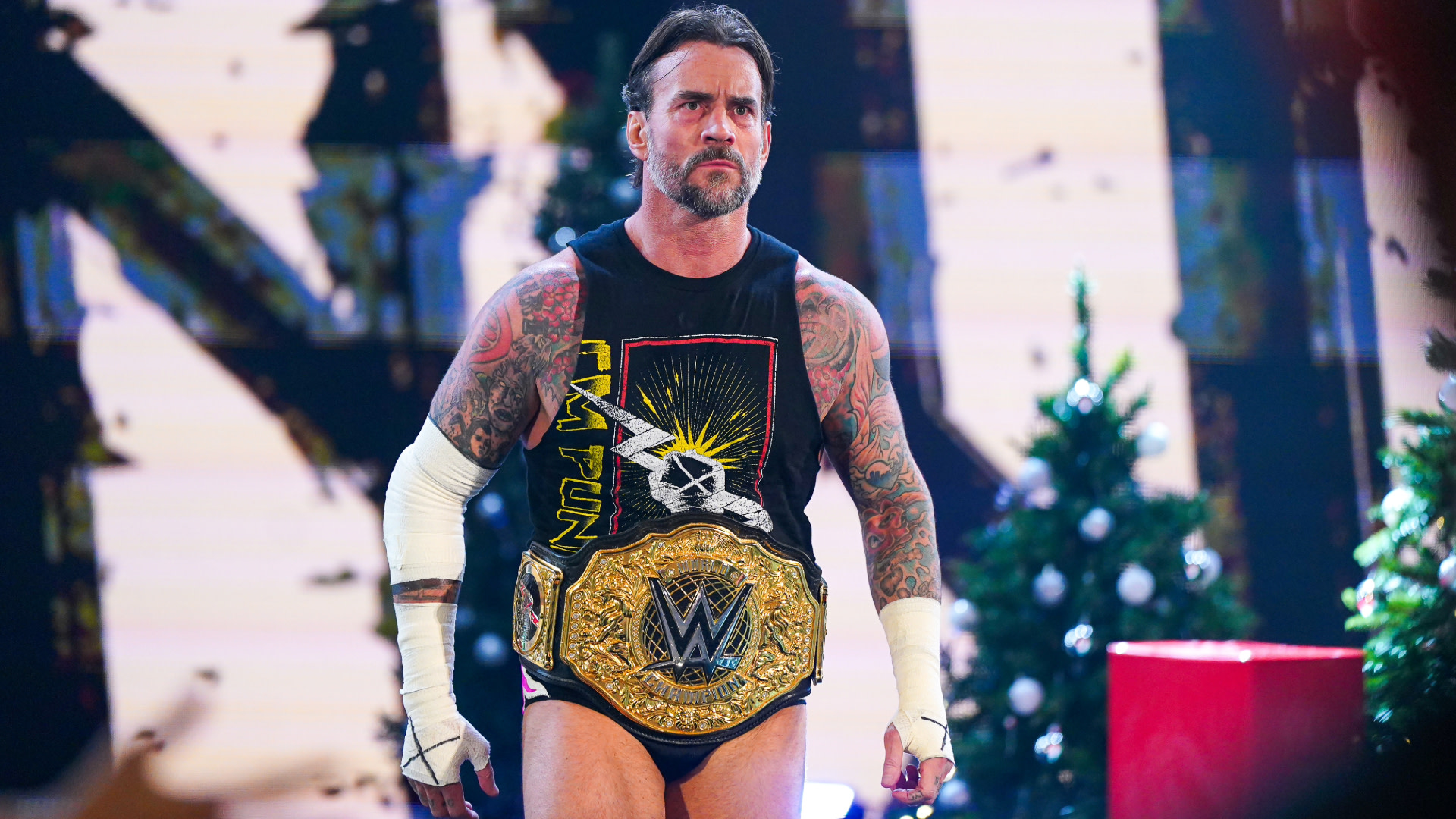 This WWE Legend Thinks It’s Time for CM Punk to Reti…