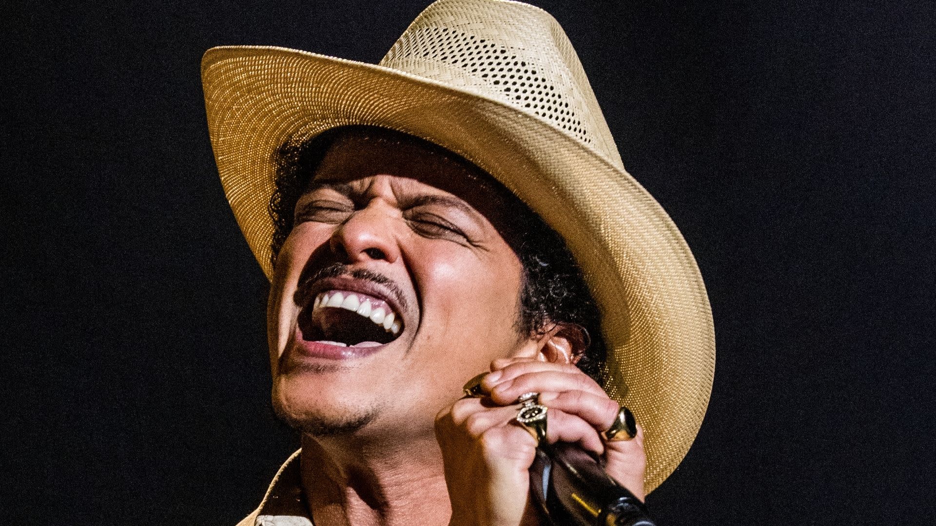 Bruno Mars Adds Over 30 Dates to 'The Romantic Tour'