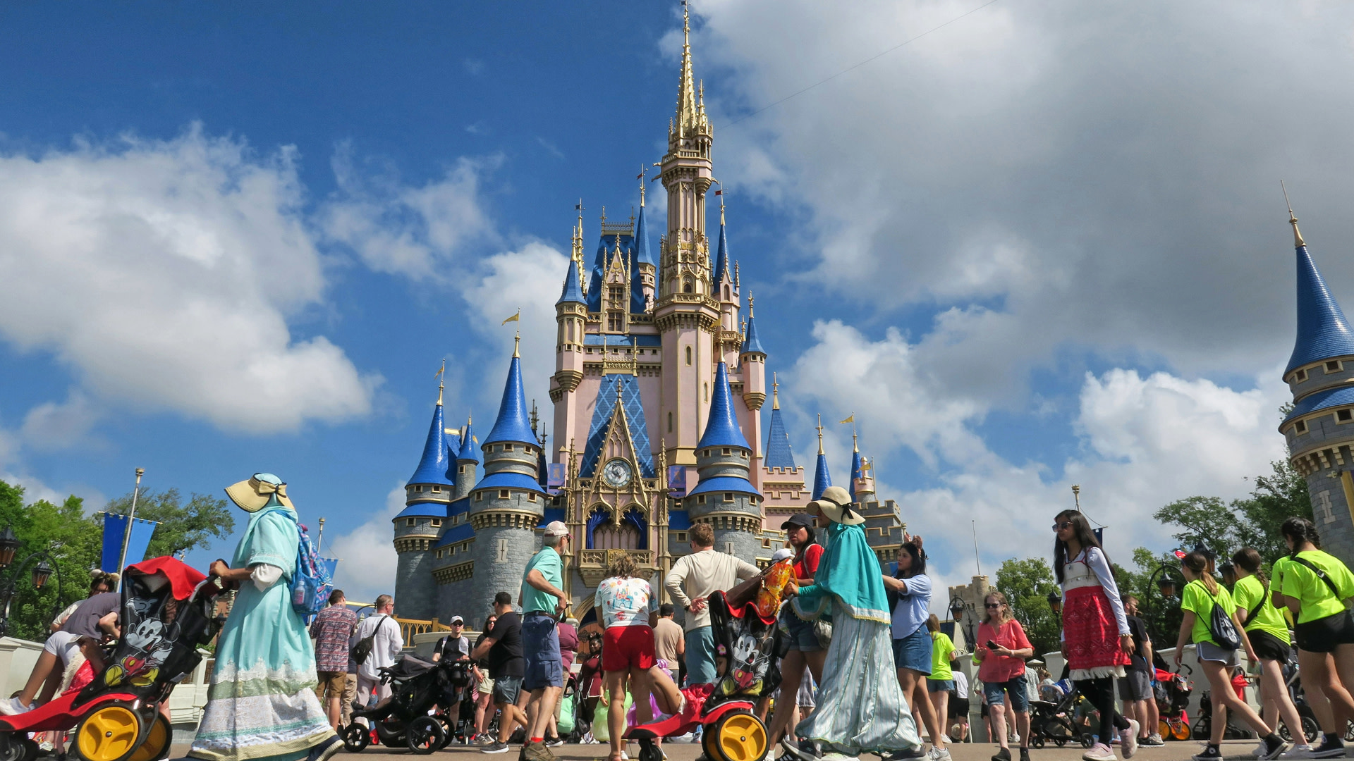 Florida Man Charged With Random Triple Killing Near Disney World Had Violent Past