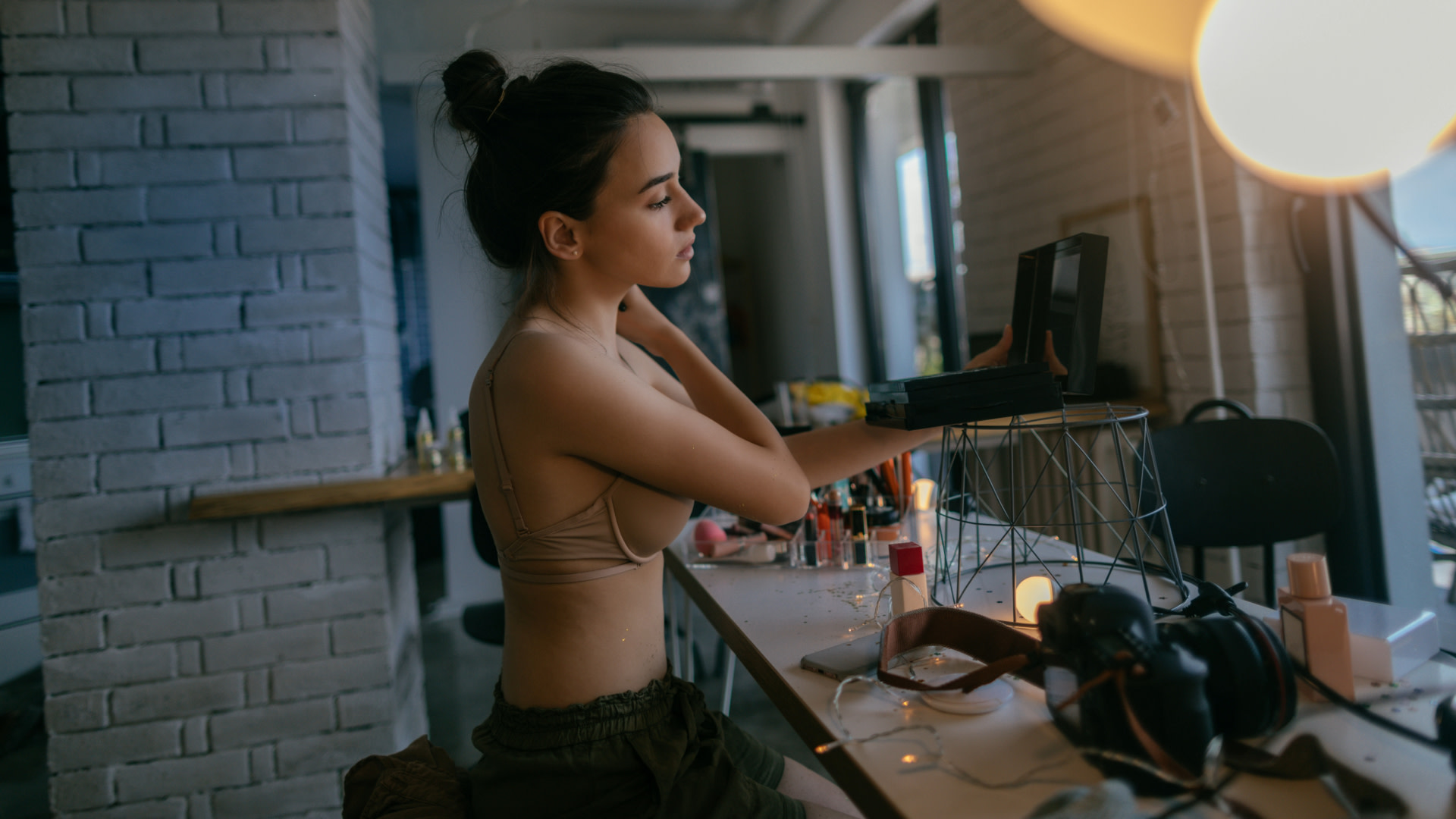 These New AI Glasses Let Creators Livestream Hands-Free on OnlyFans