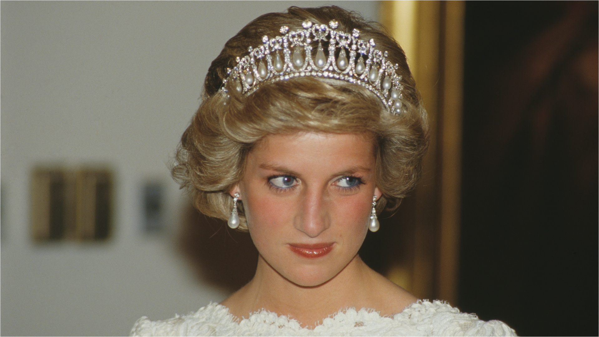 Princess Diana's Brother Posts Death Anniversary Photo of Island Where She Is Buried