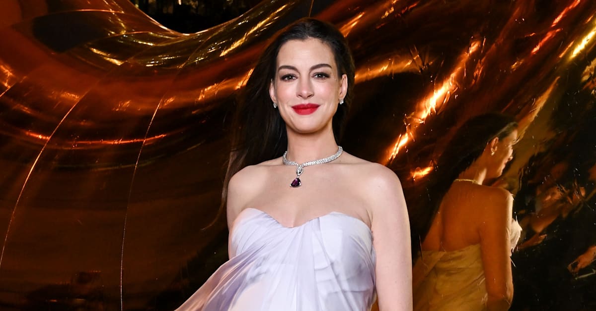 Anne Hathaway Stuns in Lilac Alexander McQueen Gown at BVLGARI Event