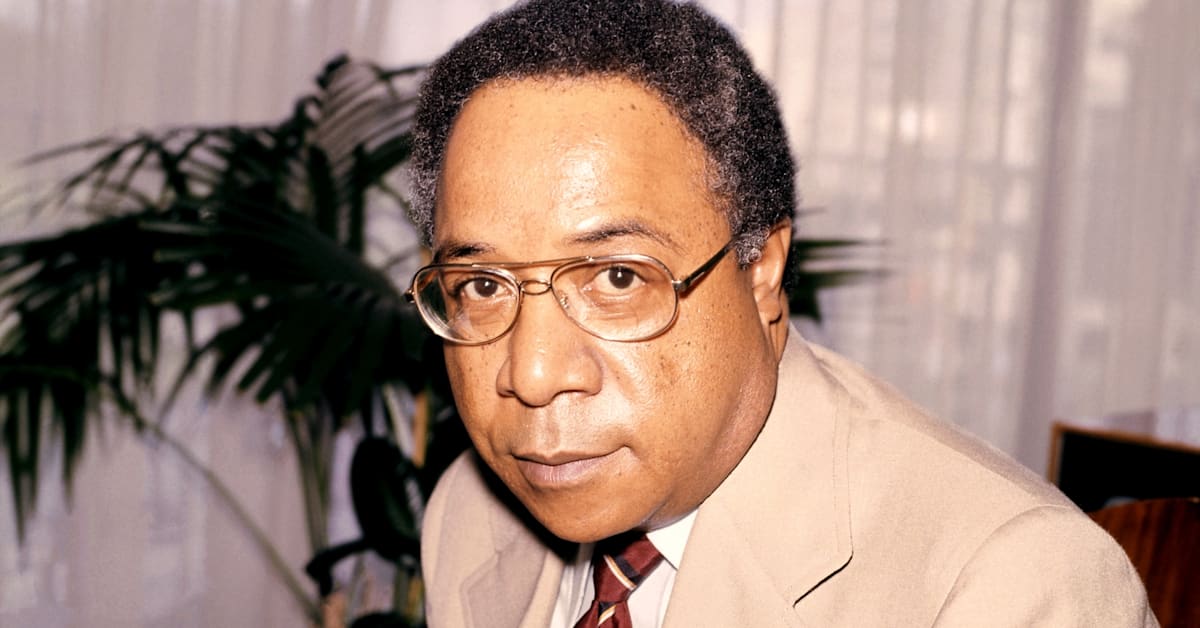 Tennessee School District Bans Alex Haley's 'Roots' Over One Paragraph