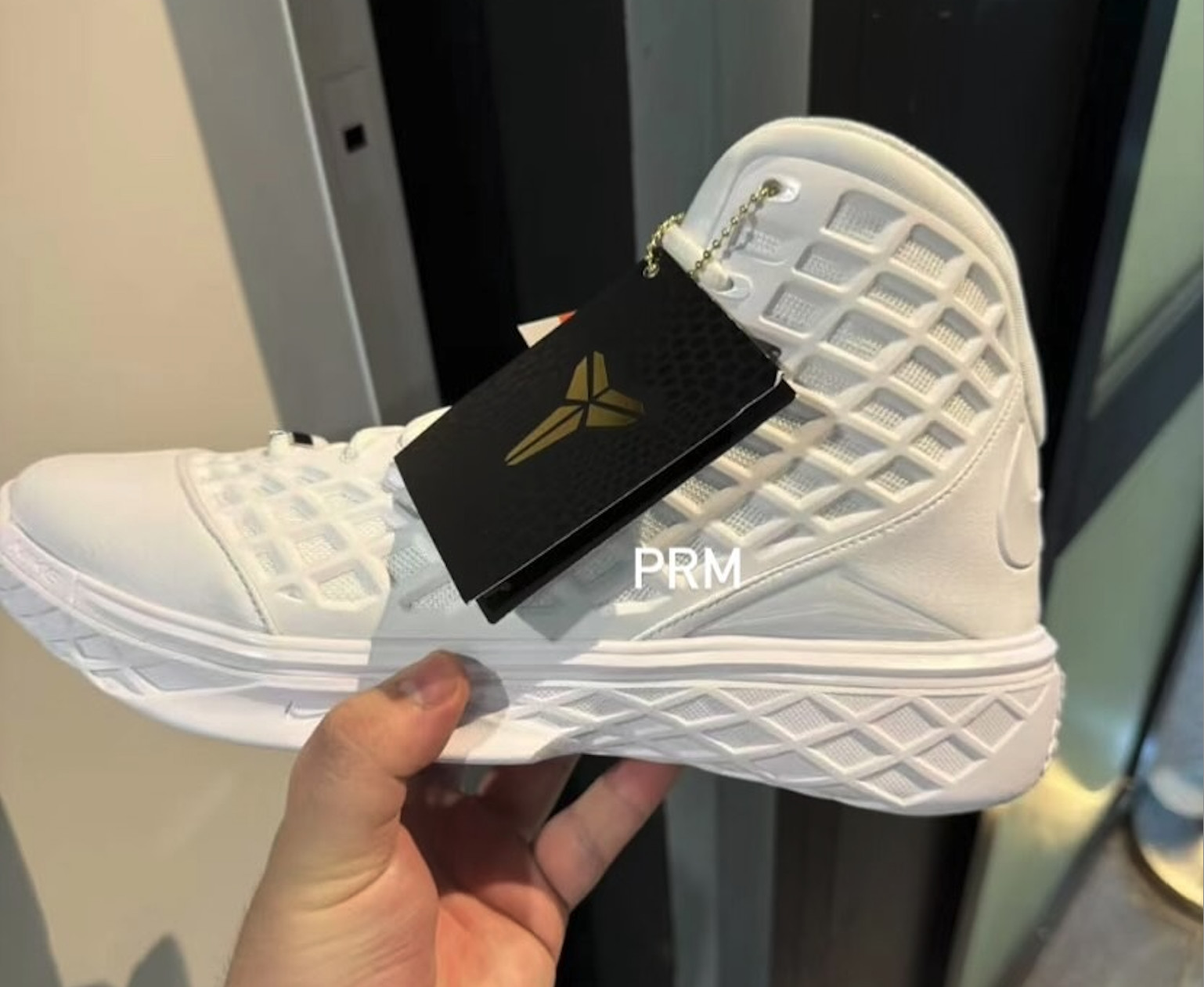 First Look at the 'Halo' Nike Kobe 3 Protro