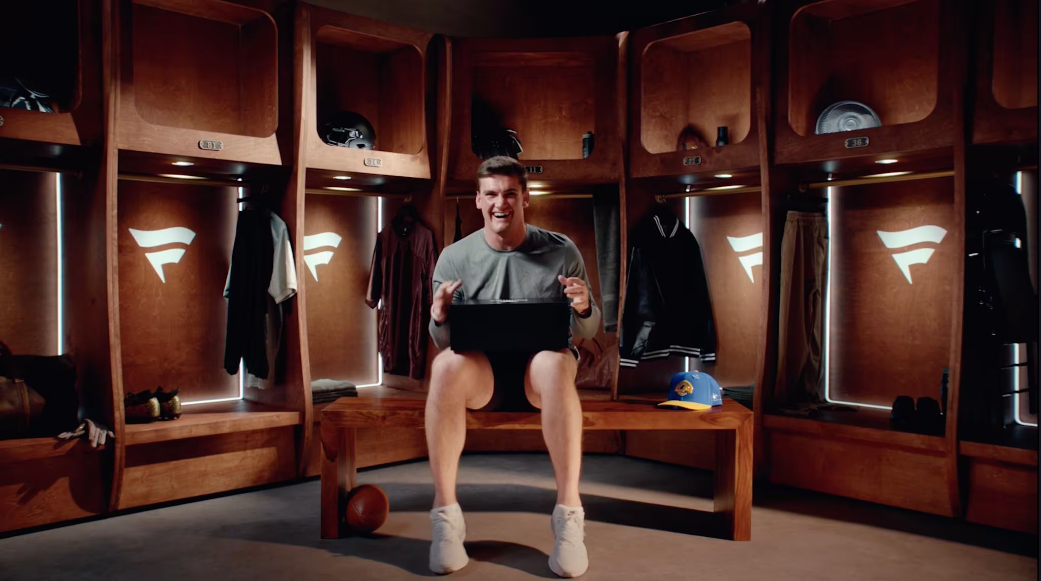 Fernando Mendoza receives a gift from Tom Brady. 