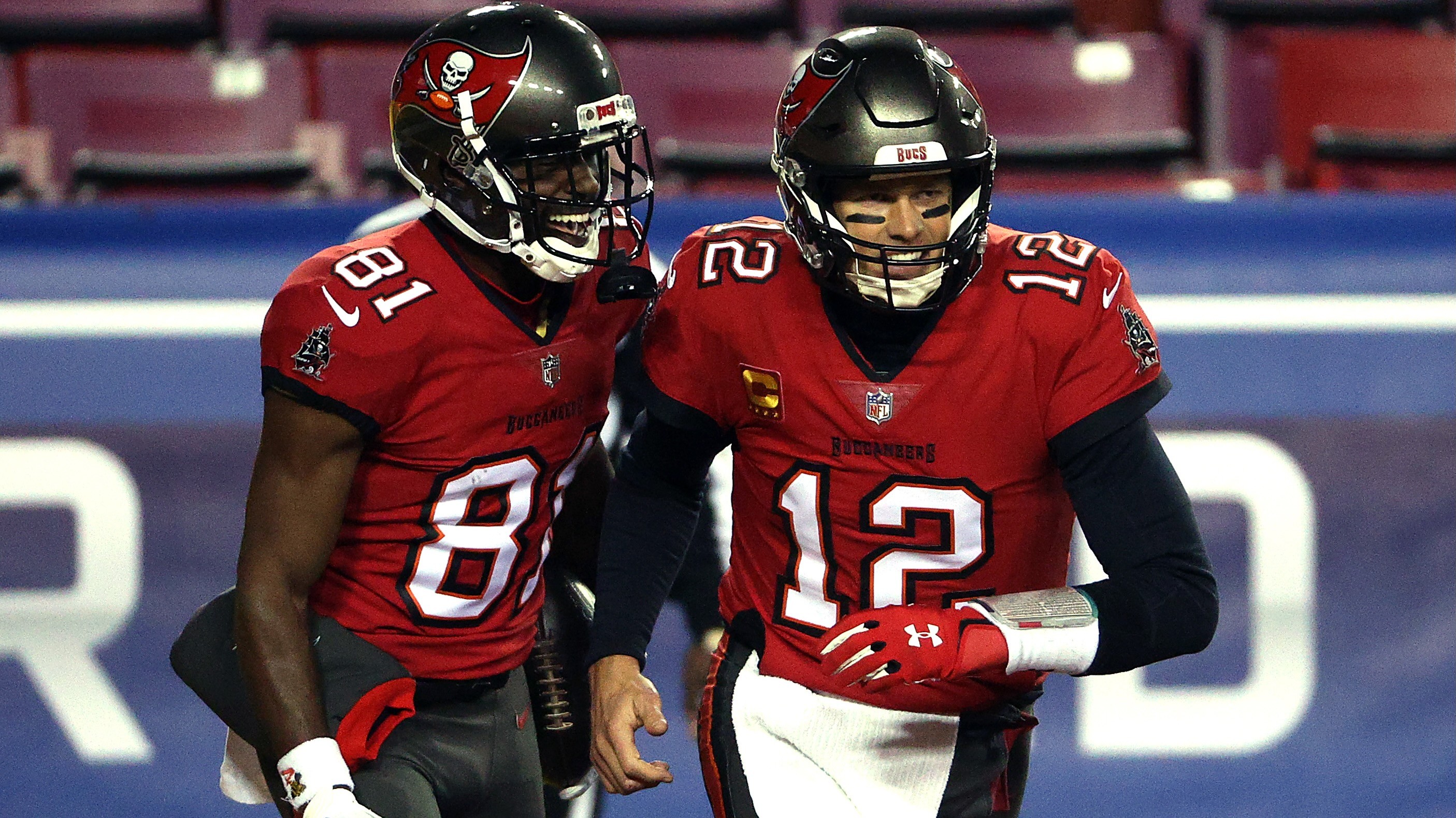 Tom Brady and Antonio Brown playing for the Tampa Bay Buccaneers in 2021.