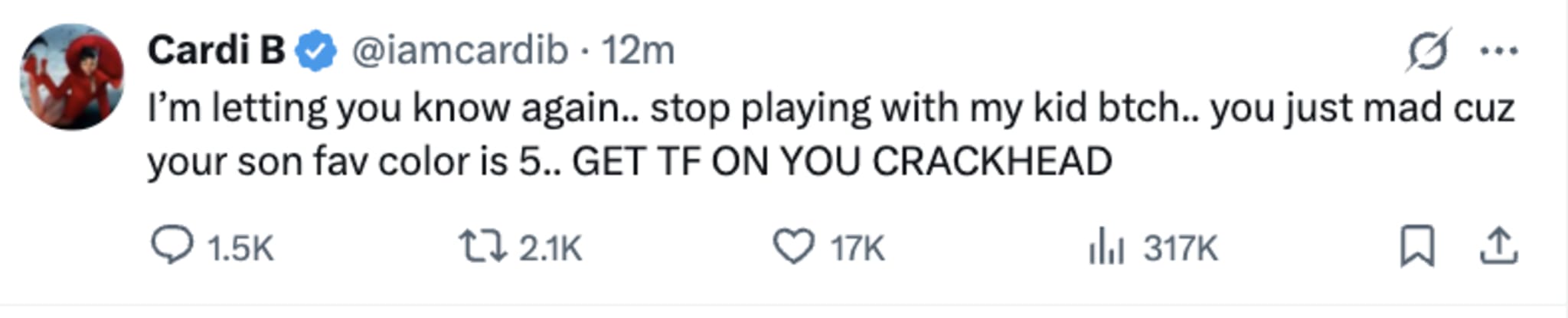 Твит от Cardi B, обращаясь к кому -то, говорящий им, чтобы они прекратили вовлекать ее ребенка и использовать сильный язык.