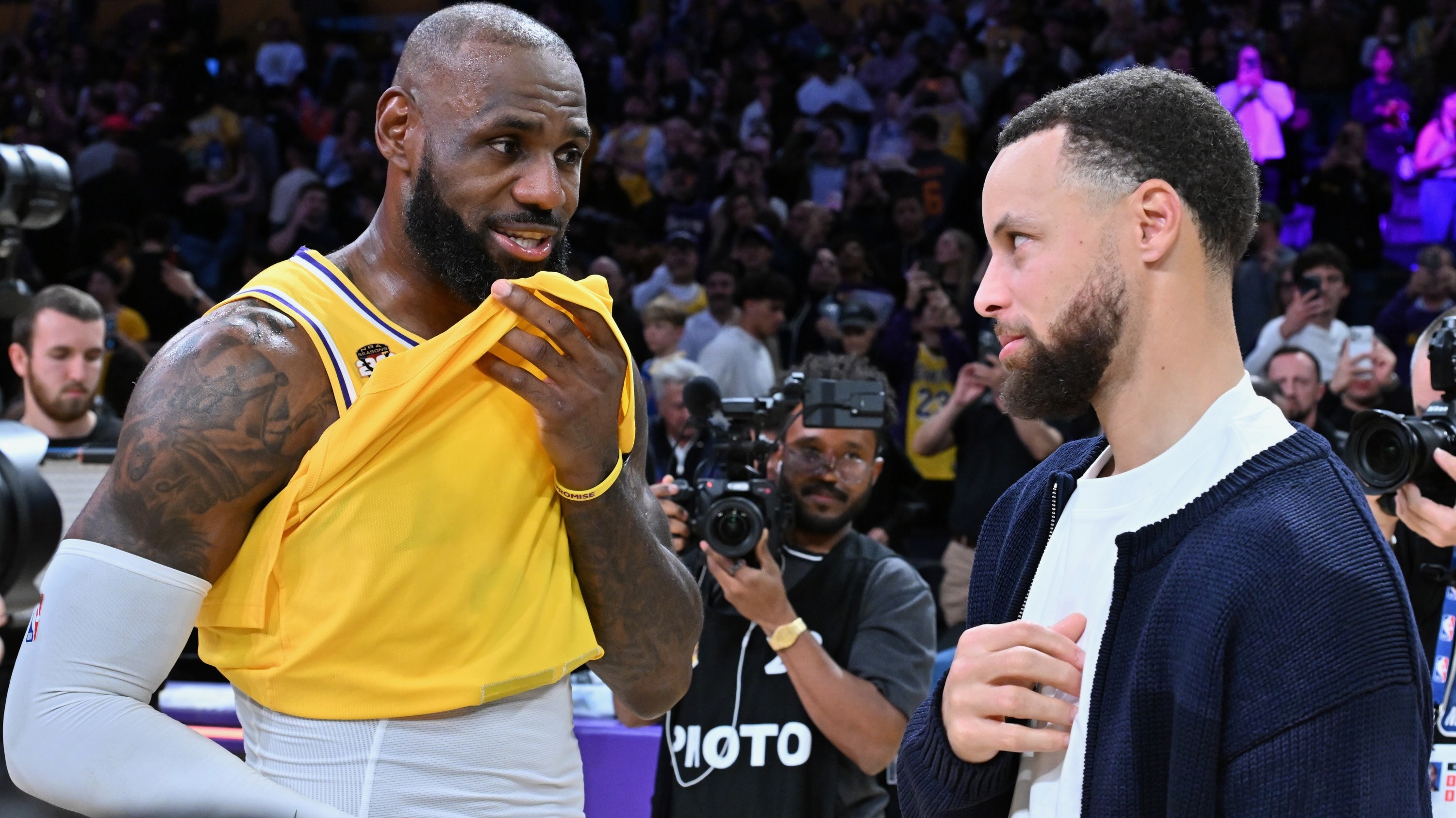 (L-R) LeBron James and Steph Curry.