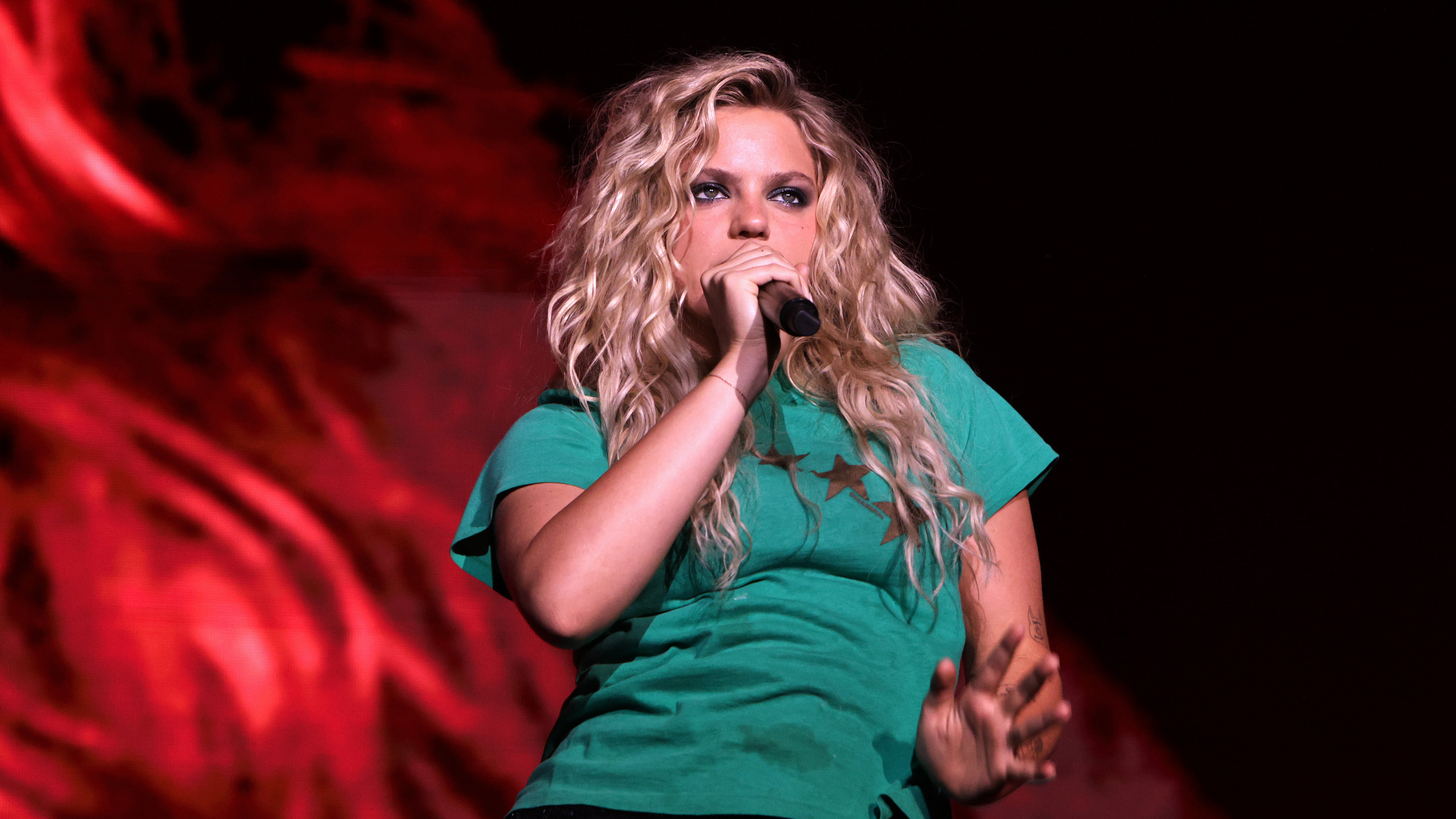 Reneé Rapp Postpones Final U.S. Tour Stop Due to Health C...