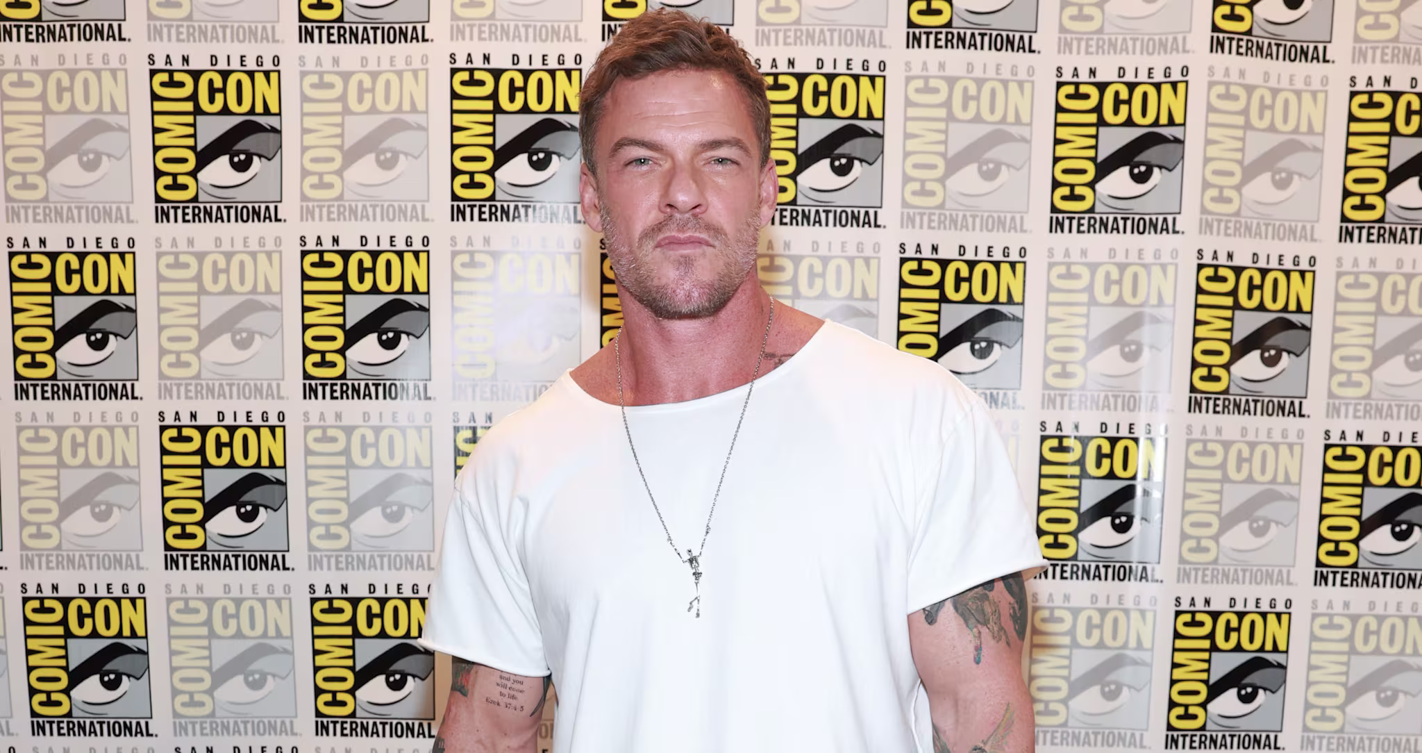 Alan Ritchson.