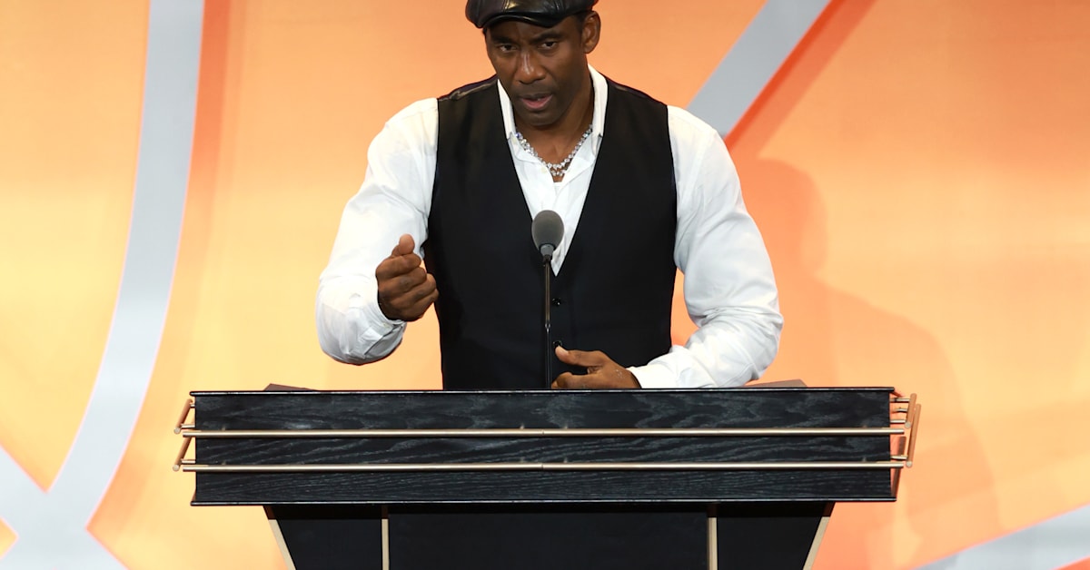 Amar’e Stoudemire’s Second Act: Podcaster and. . . Police Officer?