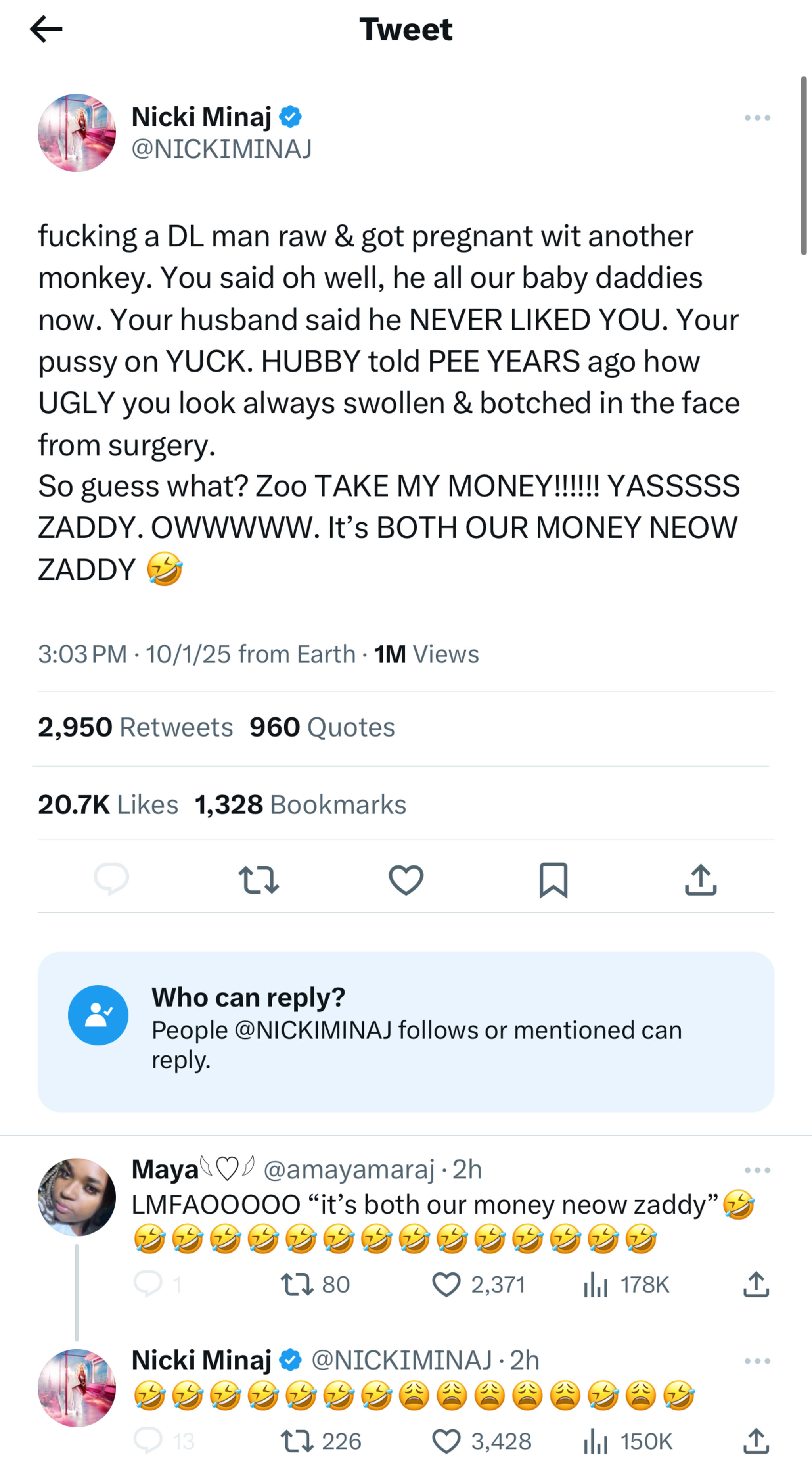 Ники Минаж пишет в Твиттере конфронтационное сообщение с эмодзи, обсуждая личные темы. Пользователь отвечает с юмором, и Ники отвечает смайликами.