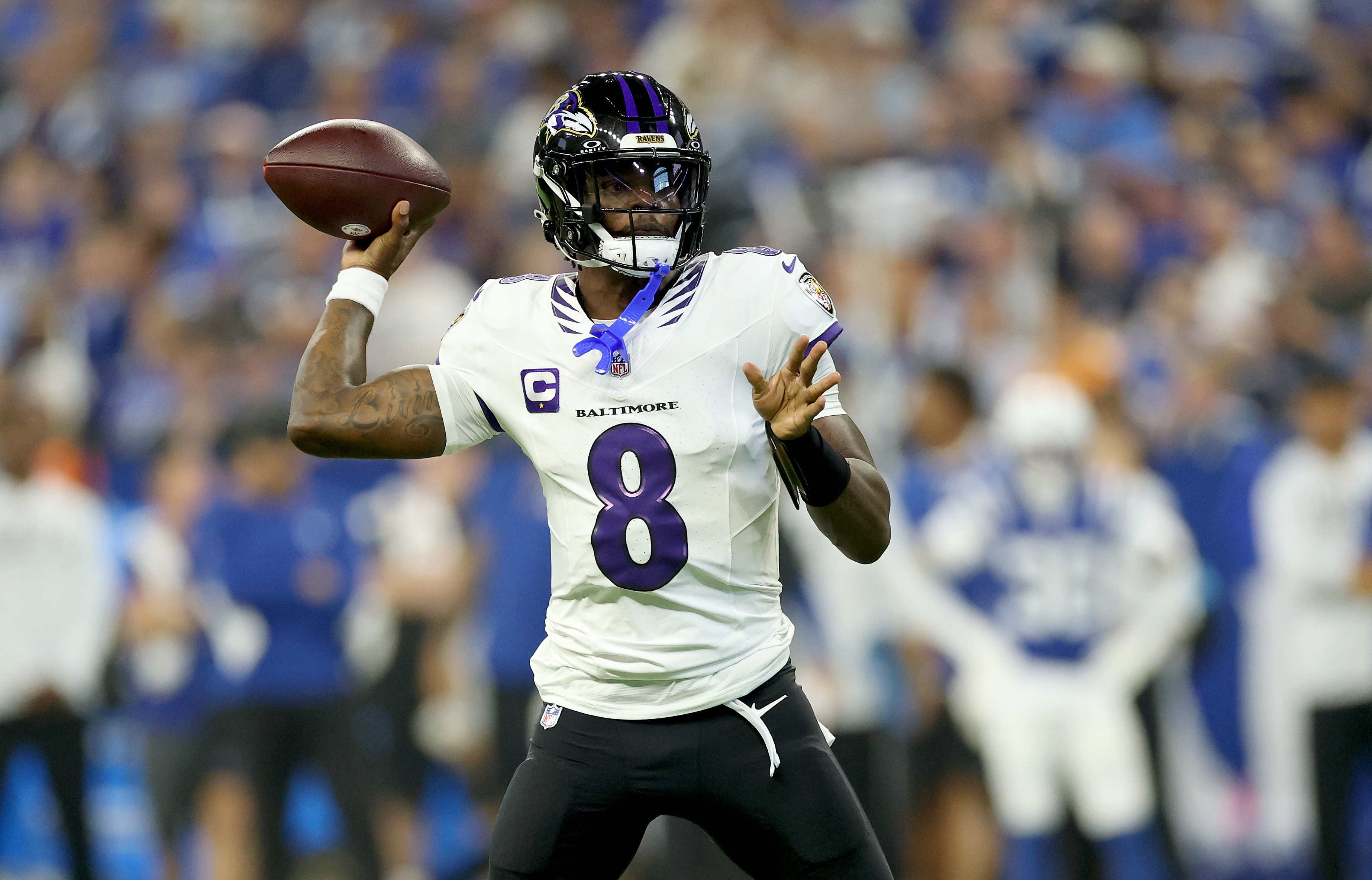Lamar Jackson throws a pass during a Baltimore Ravens - Indianapolis Colts game in September 2026. 