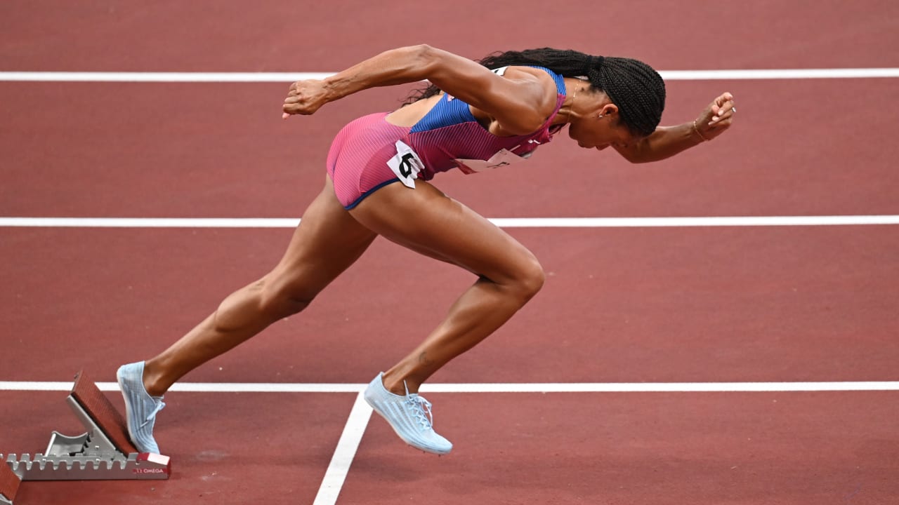 Allyson Felix shoes, Winning 400 meter race in Saysh after Nike