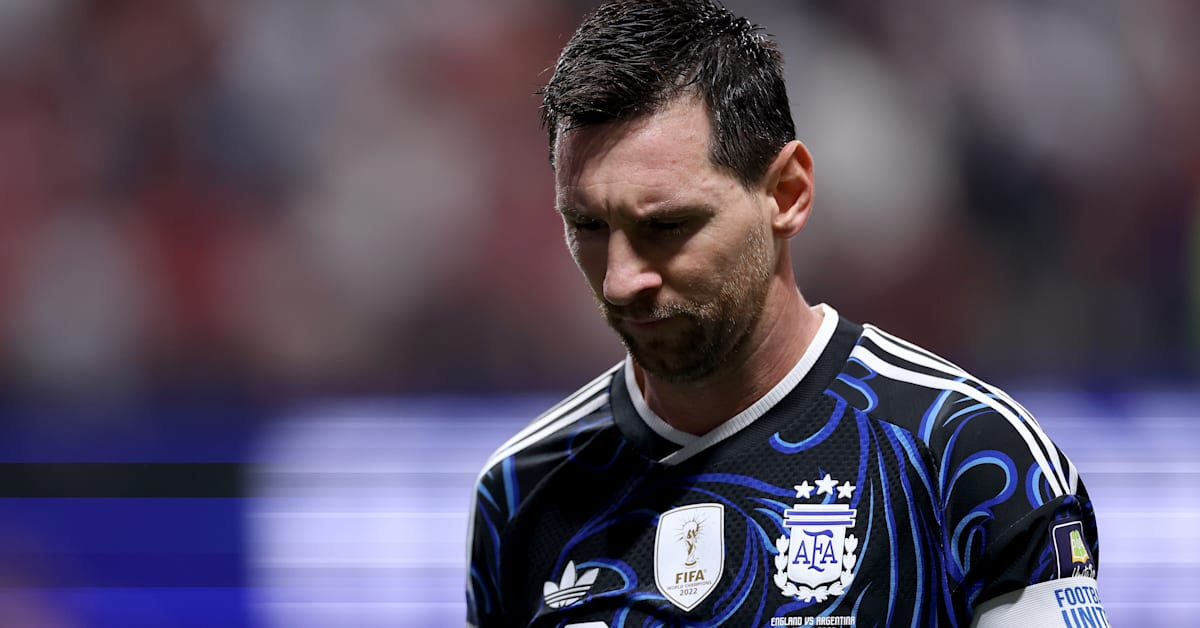 Lionel Messi Appears Stunned by England Penalty Kick Cheat Sheet on Bottle After Match