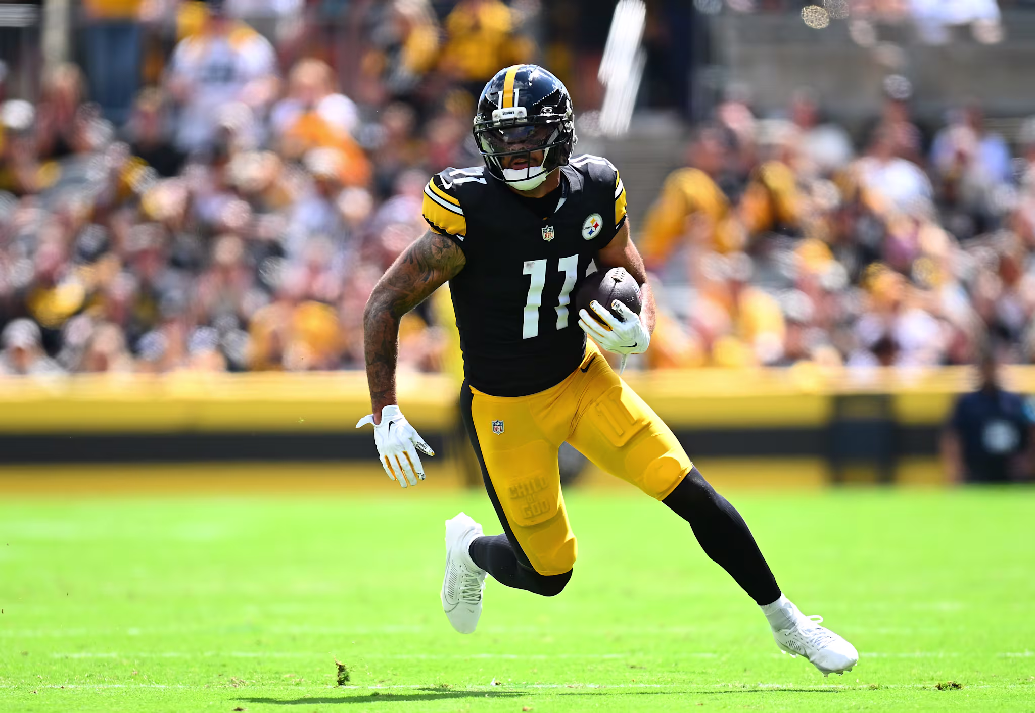 Michael Pittman runs after the catch during the Pittsburgh Steelers' season opener against the Atlanta Falcons. 