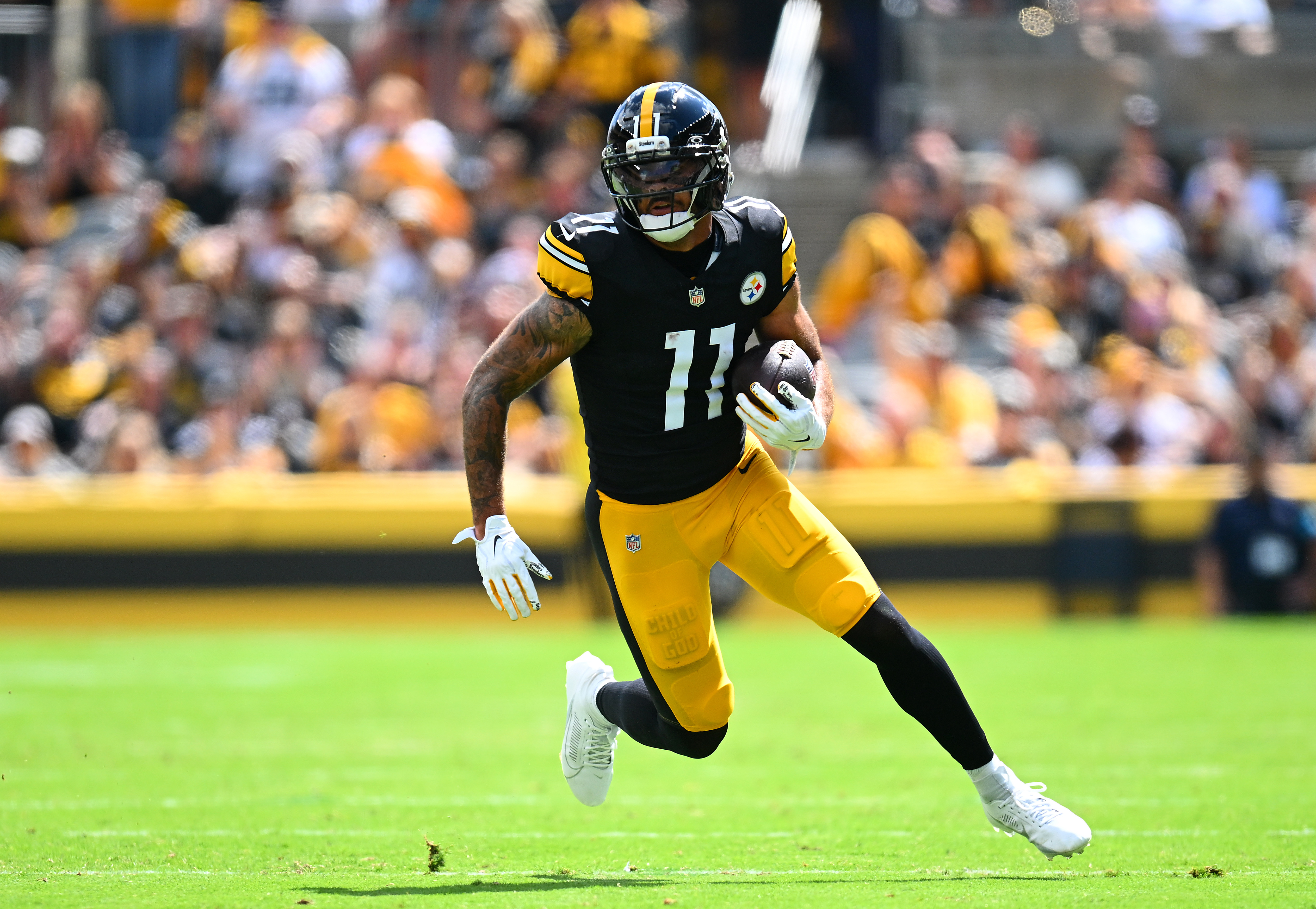 Michael Pittman Jr. runs after the catch during the Pittsburgh Steelers season opener against the Atlanta Falcons. 